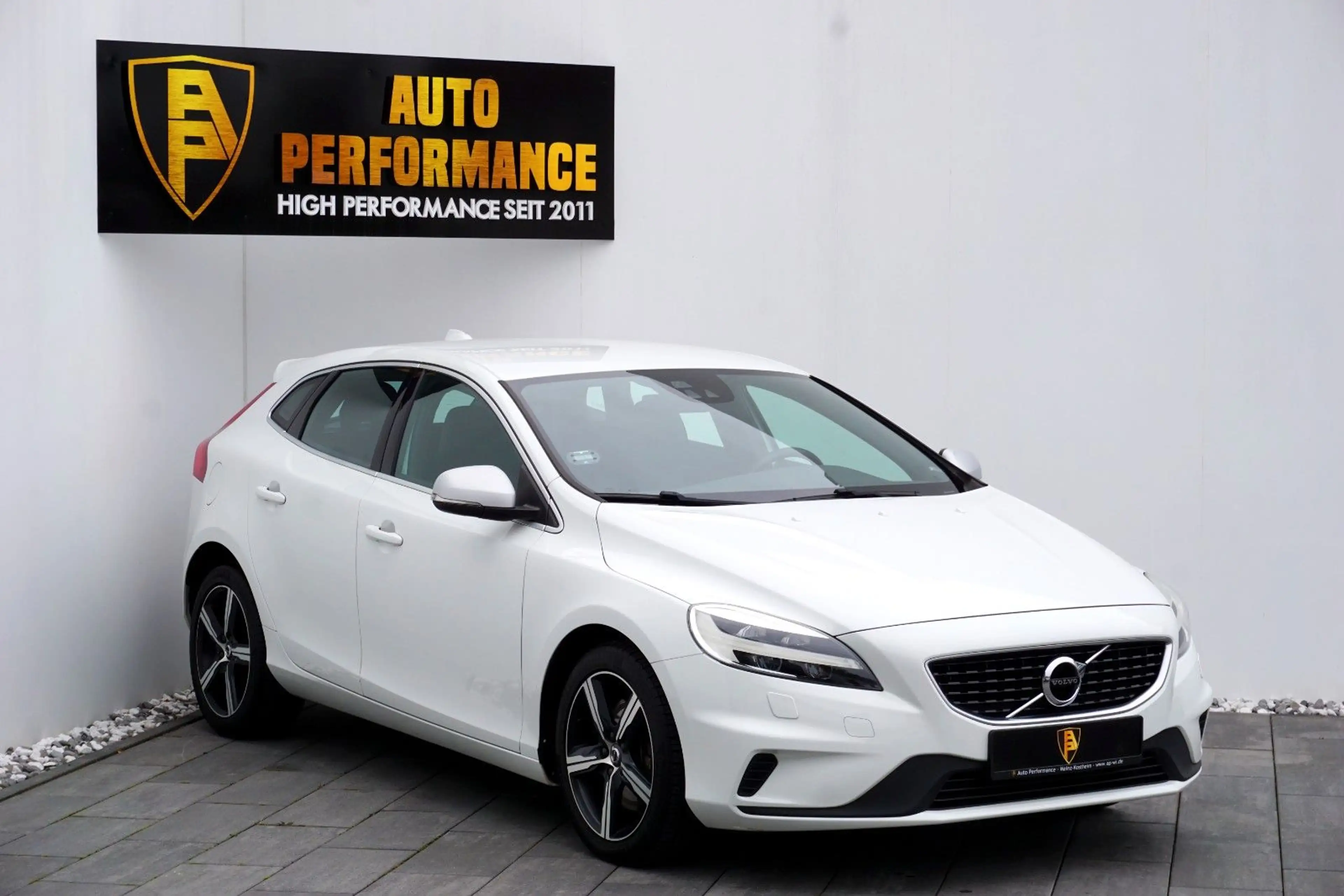 Volvo V40 *R-Design|LED|Totwinkel|NAVI|DIGI|SHZ|1.Hd — photo 5