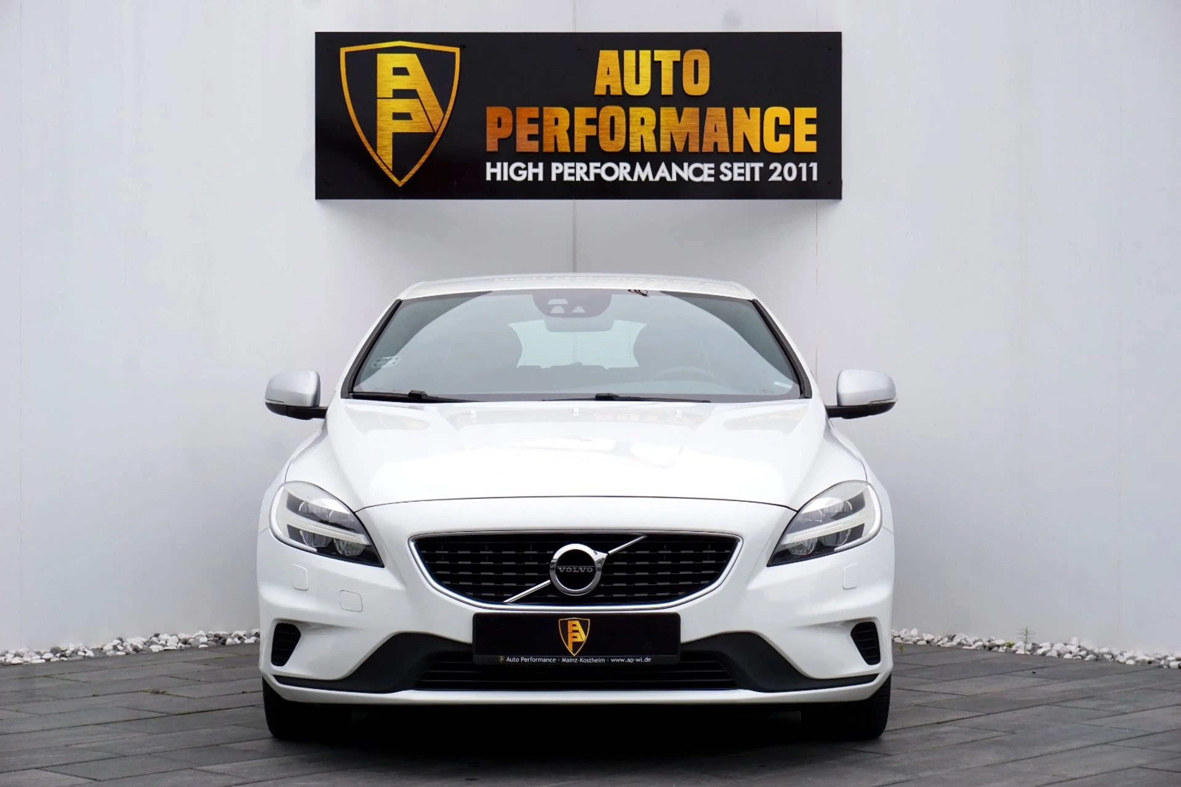 Volvo V40 *R-Design|LED|Totwinkel|NAVI|DIGI|SHZ|1.Hd — photo 3