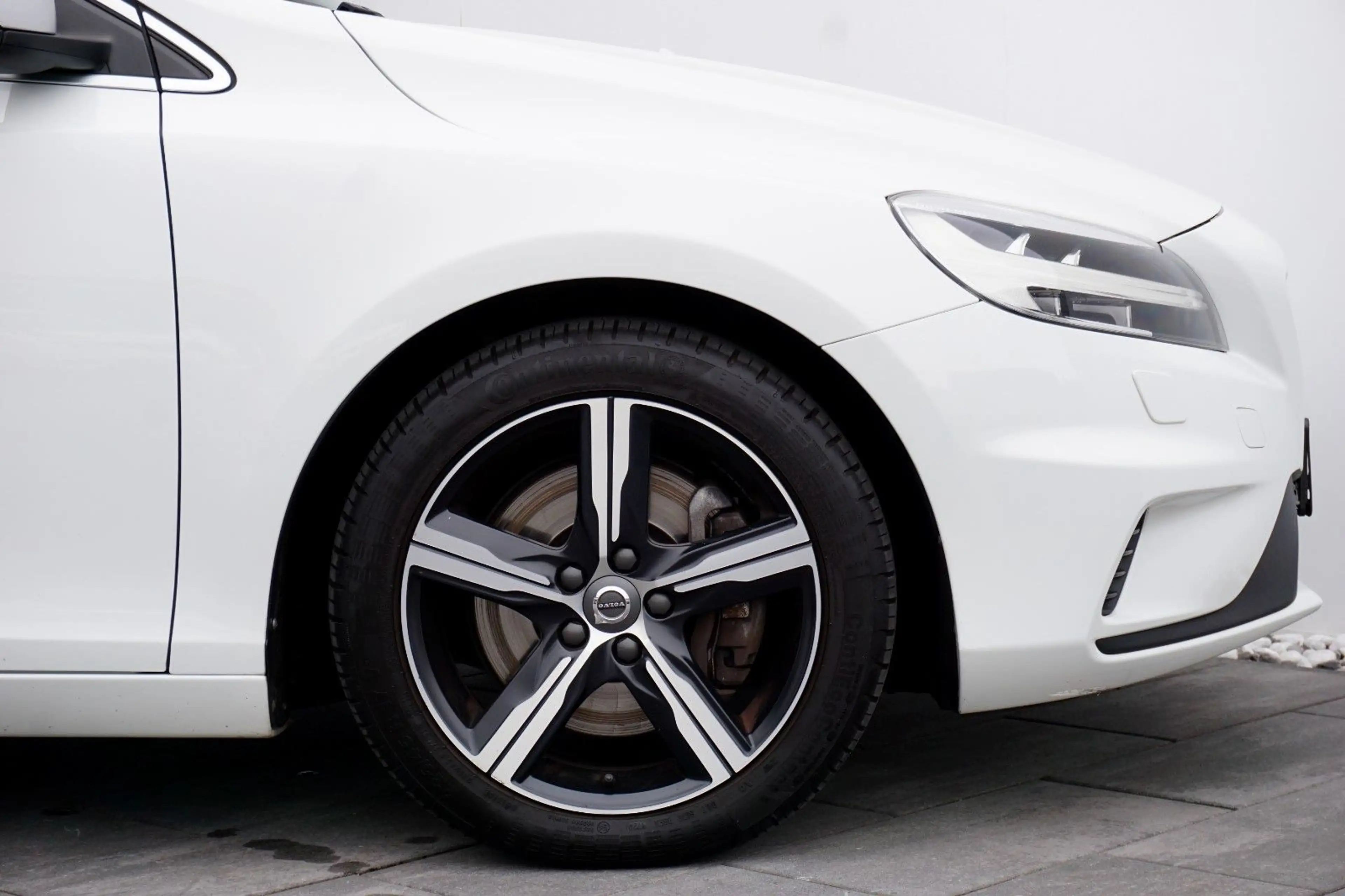 Volvo V40 *R-Design|LED|Totwinkel|NAVI|DIGI|SHZ|1.Hd — photo 7
