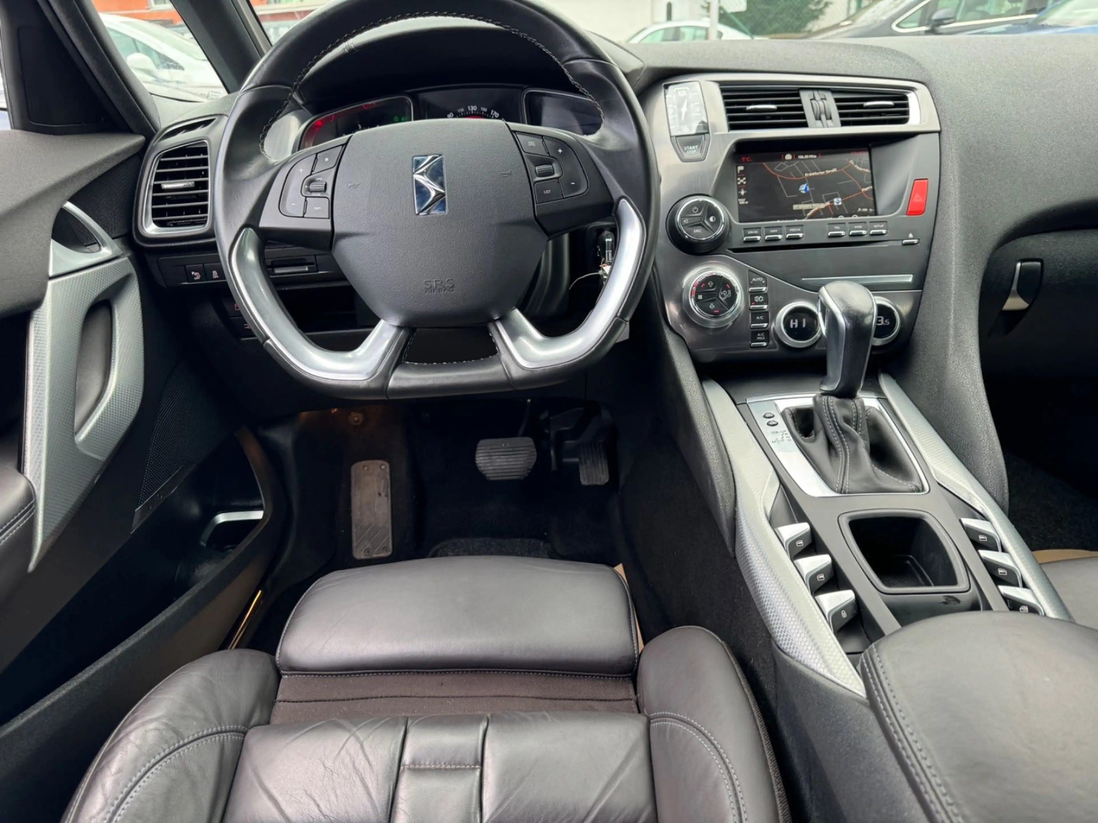 DS Automobiles DS 5 — photo 10