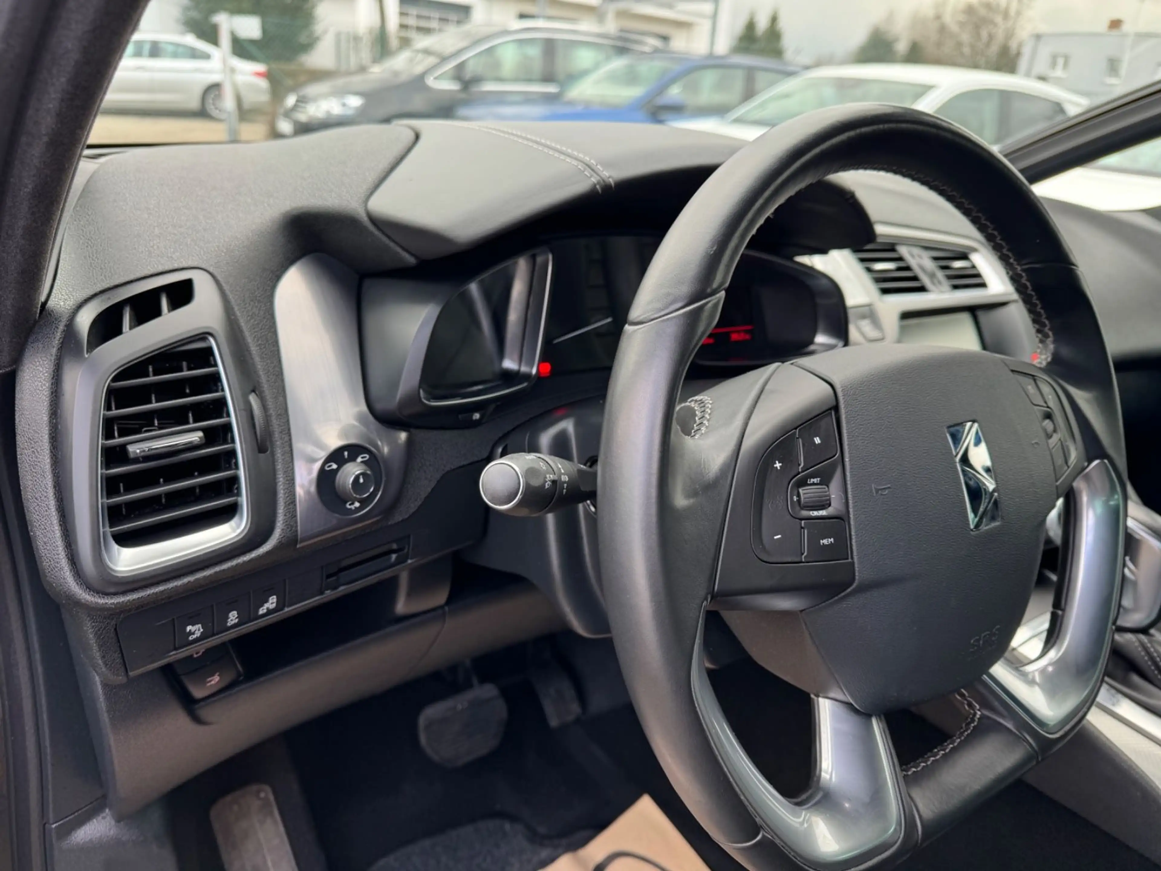 DS Automobiles DS 5 — photo 9
