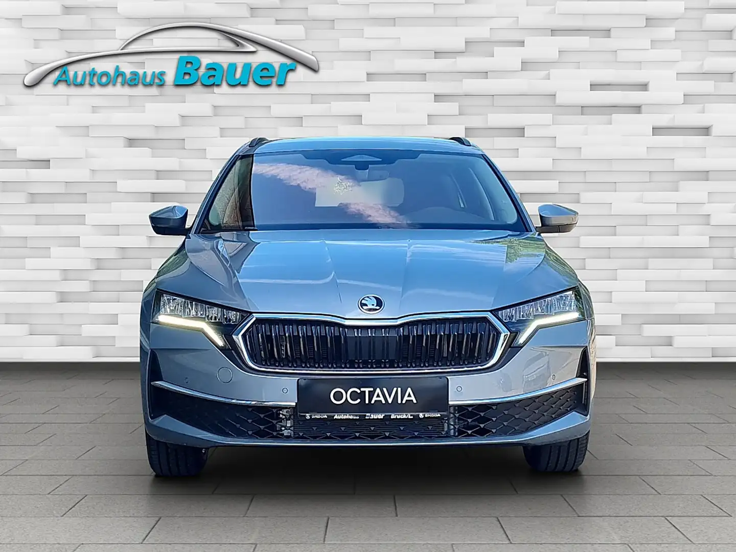 Skoda Octavia Kombi 1,5 TSI mHEV Selection DSG Silber - 2