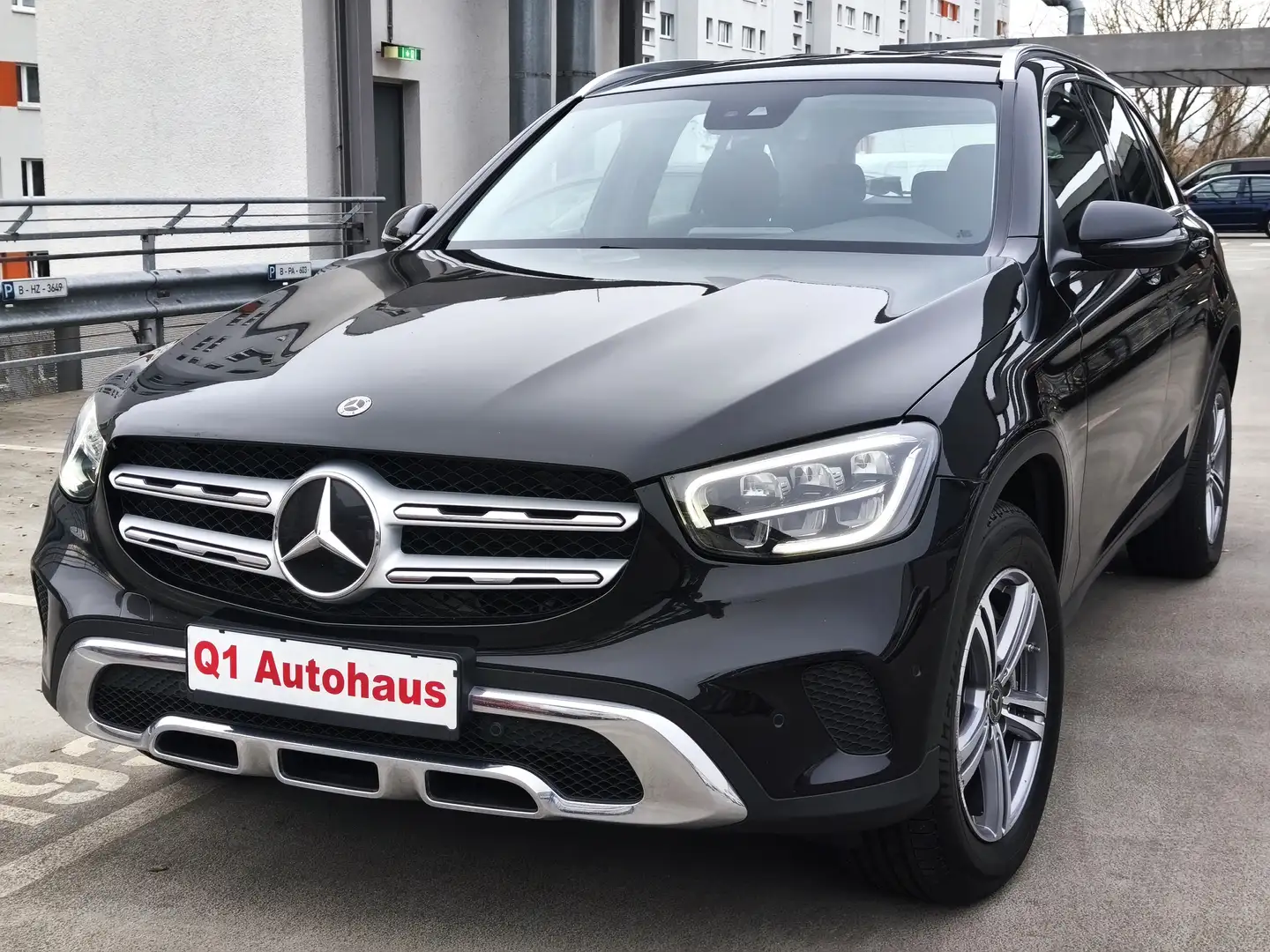 Mercedes-Benz GLC 300 de DISTRONIC/SPUR+TOT/MBUX+DAB/RFK/AHK/EHECKKLAPPE Noir - 1