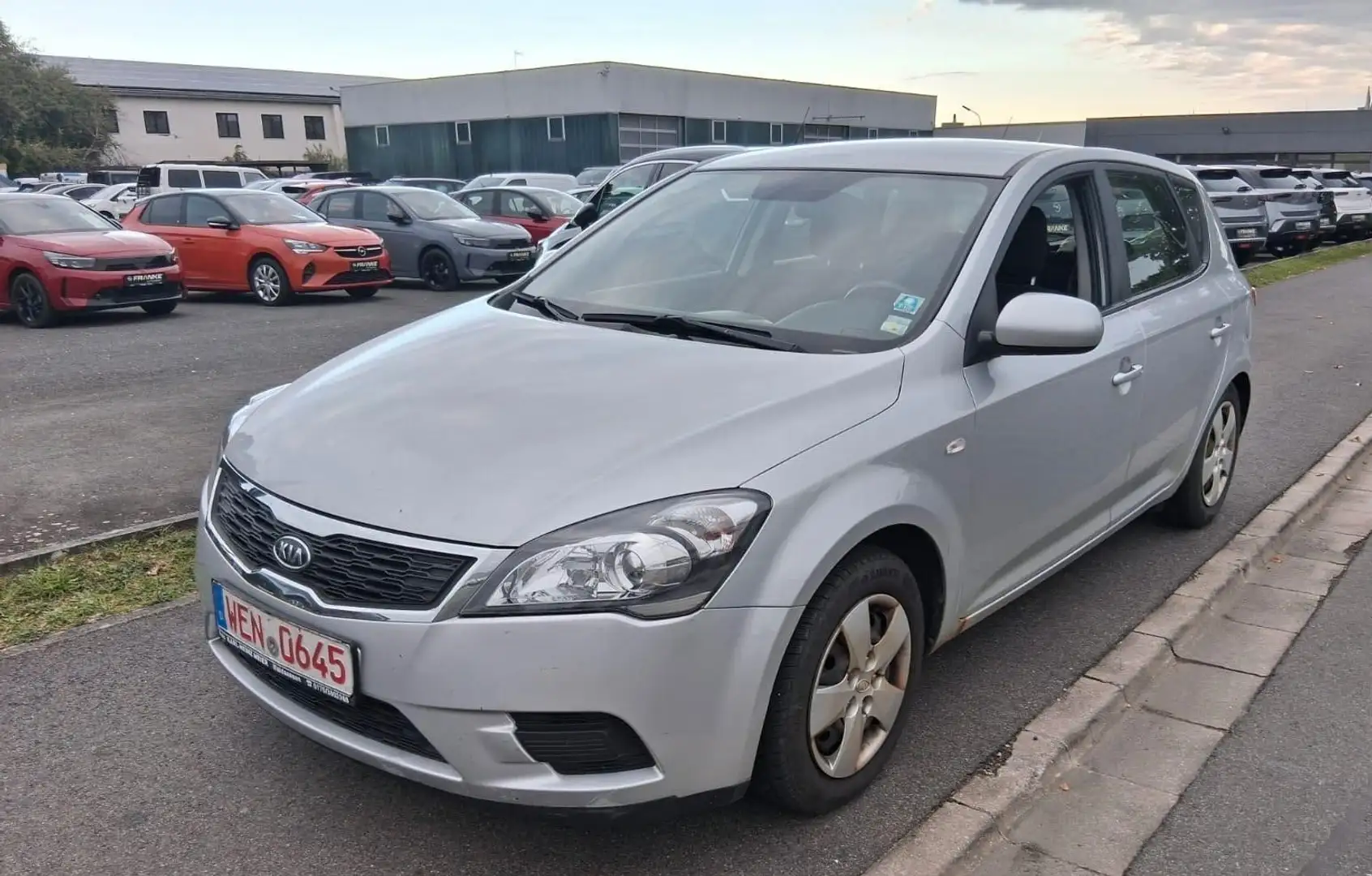 Kia Ceed / cee'd Vision*2.HAND*AHK*SR+WR* Silber - 1