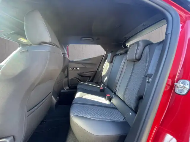 Peugeot 2008 view 8