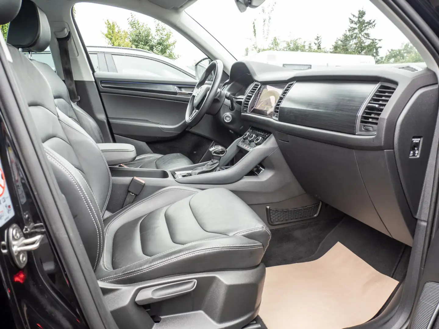 Skoda Kodiaq 2.0 TDI Soleil W-LAN ACC STANDHZ LED Schwarz - 2