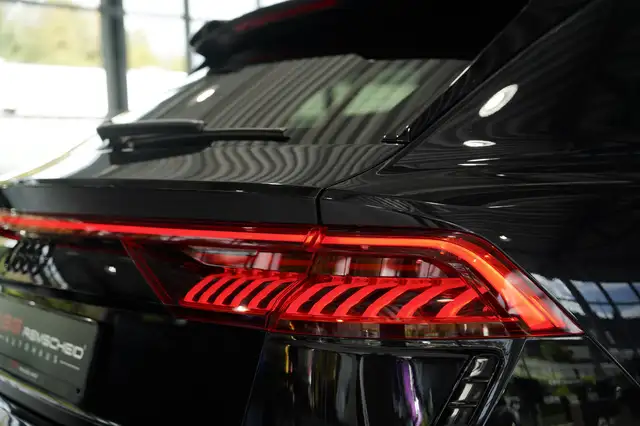 Audi RS Q8 view 14