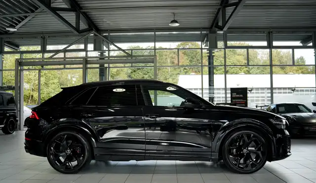 Audi RS Q8 view 7