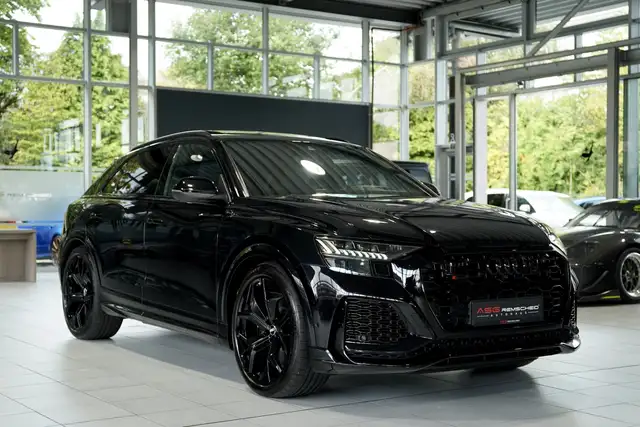 Audi RS Q8 view 6