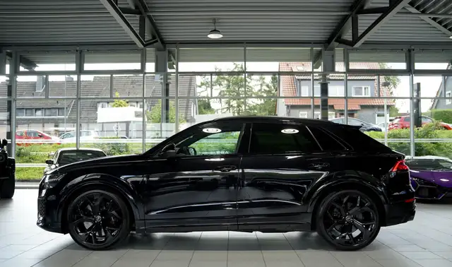 Audi RS Q8 view 11
