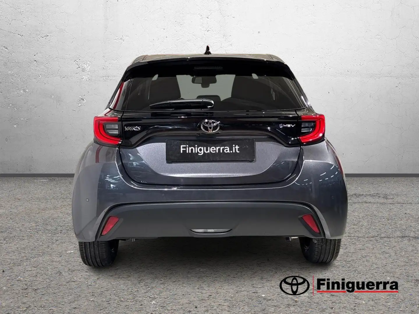Toyota Yaris 1.5 Hybrid 5 porte Trend Grigio - 2