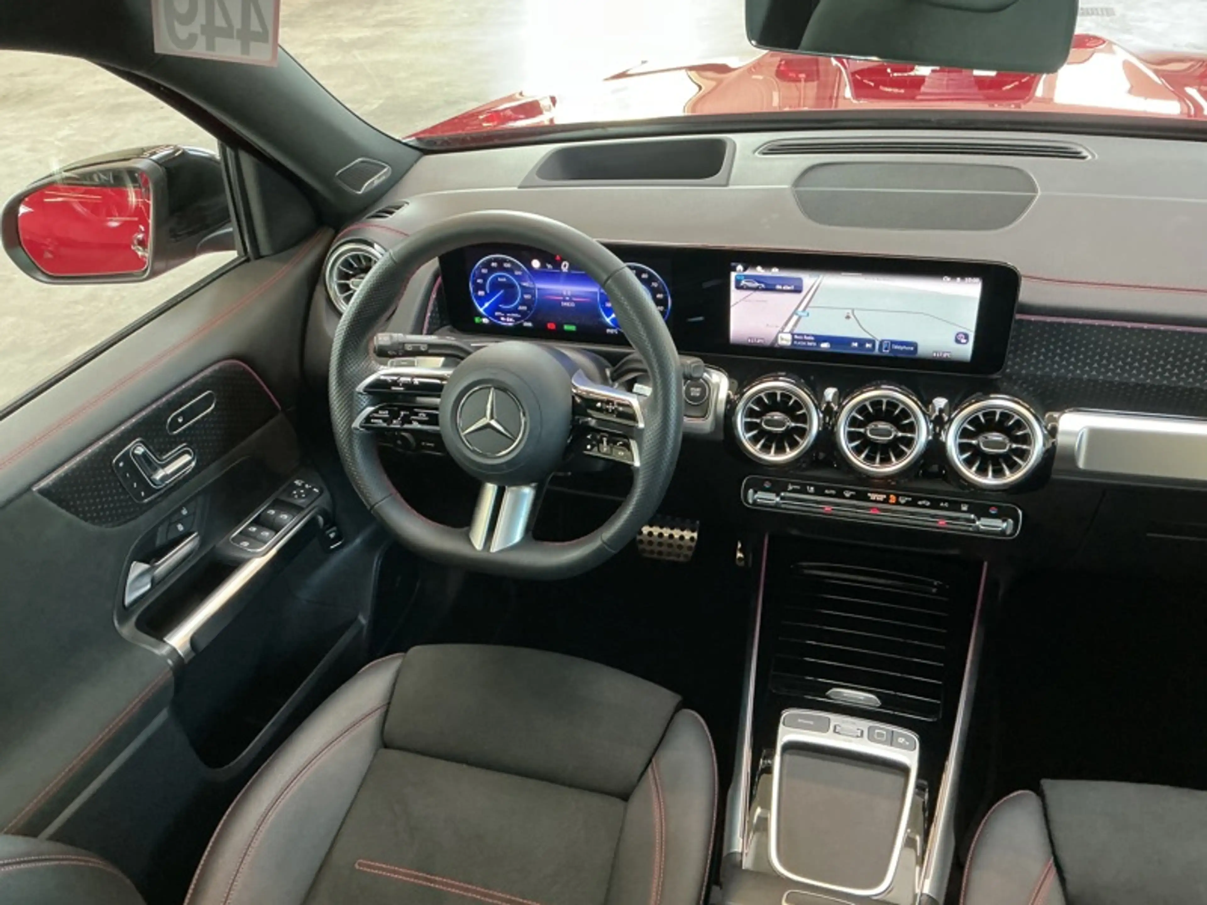 Mercedes-Benz EQB 250 + AMG Pack Night Attelage — photo 12
