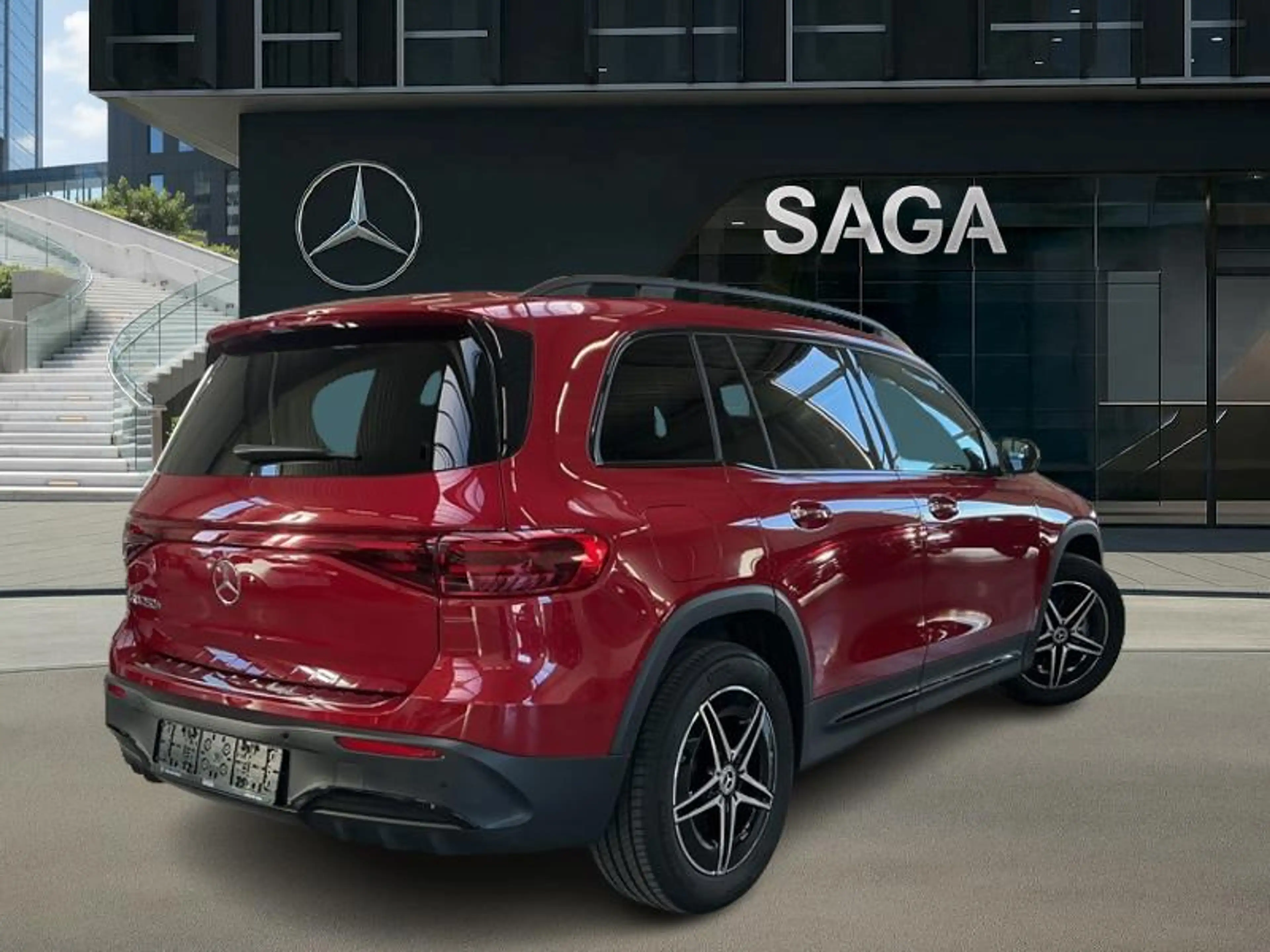 Mercedes-Benz EQB 250 + AMG Pack Night Attelage — photo 2