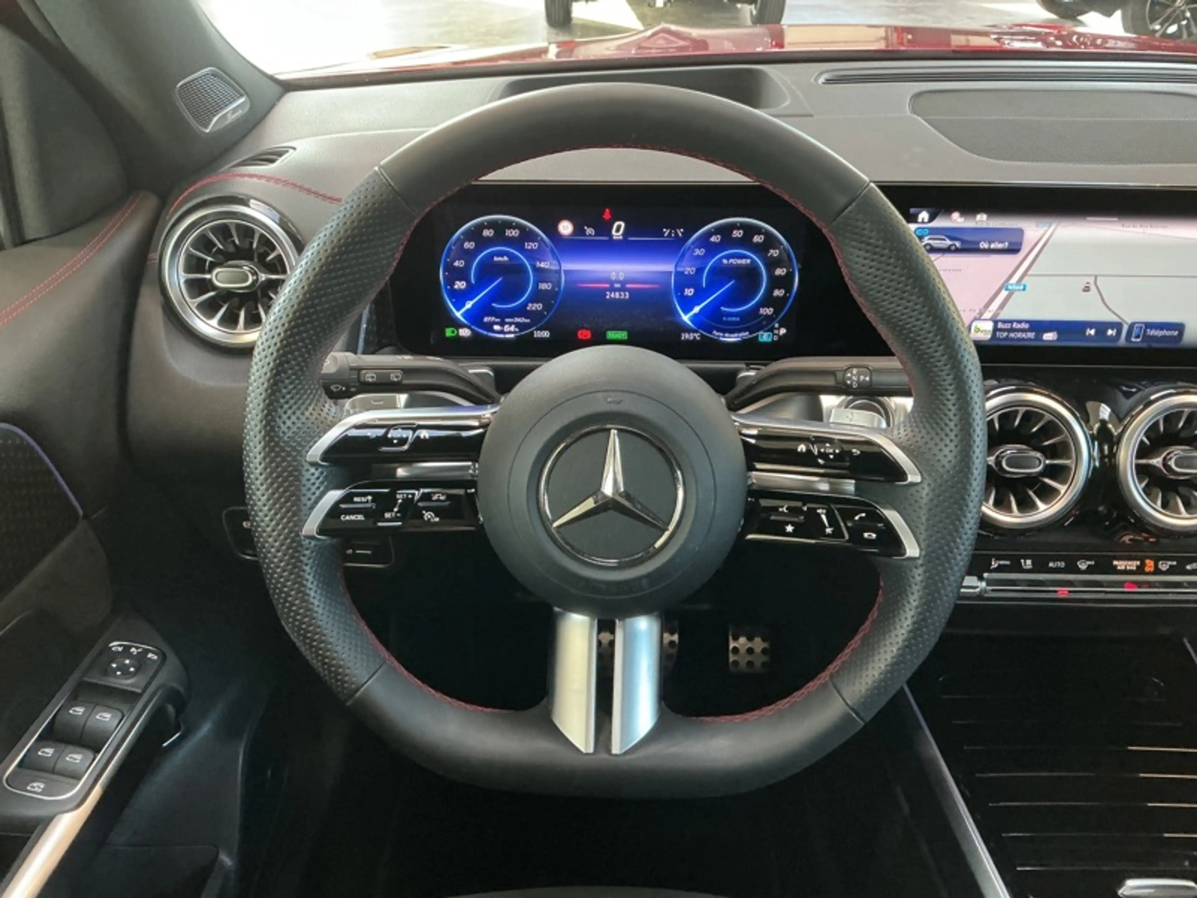 Mercedes-Benz EQB 250 + AMG Pack Night Attelage — photo 3
