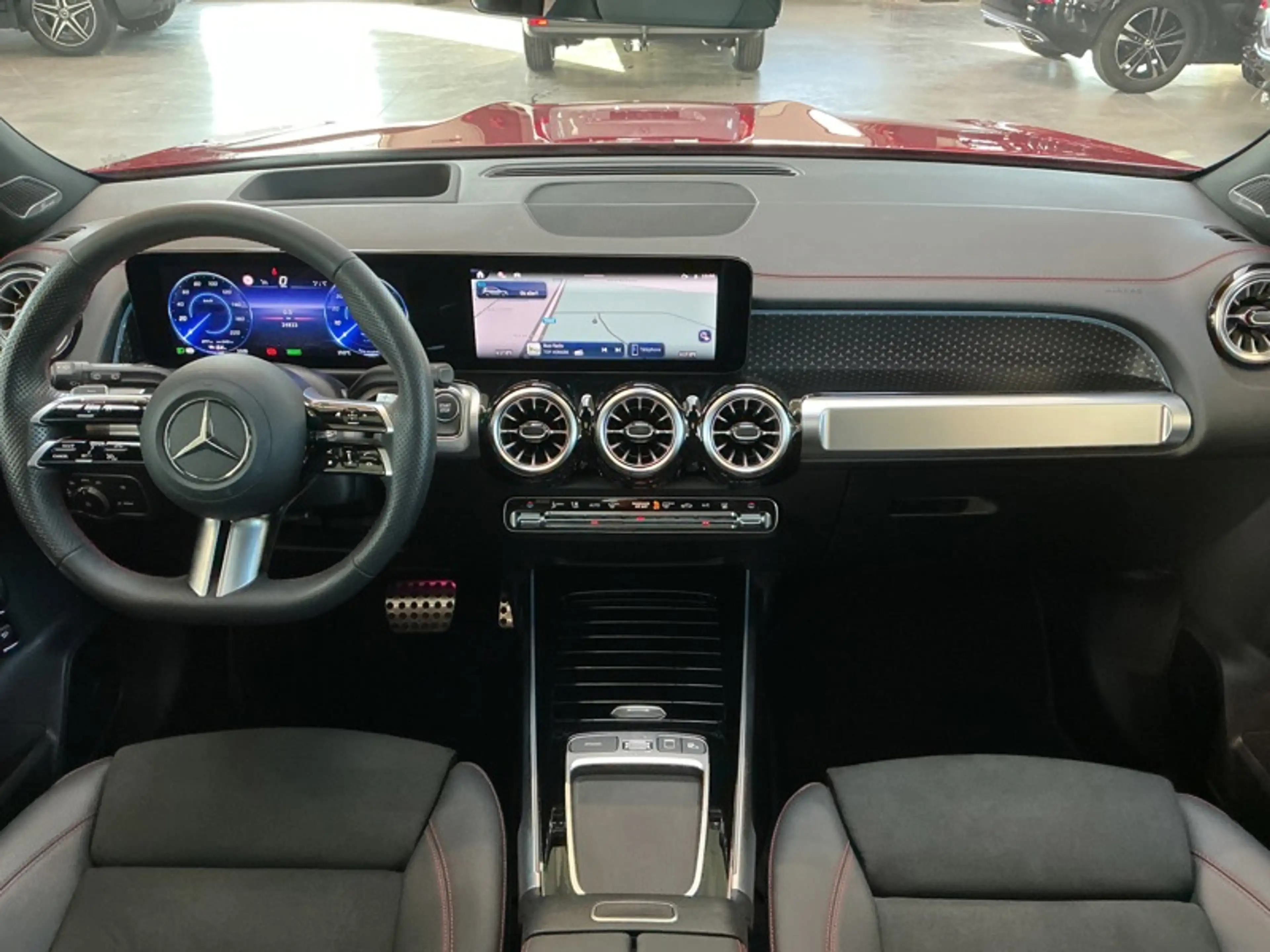 Mercedes-Benz EQB 250 + AMG Pack Night Attelage — photo 10