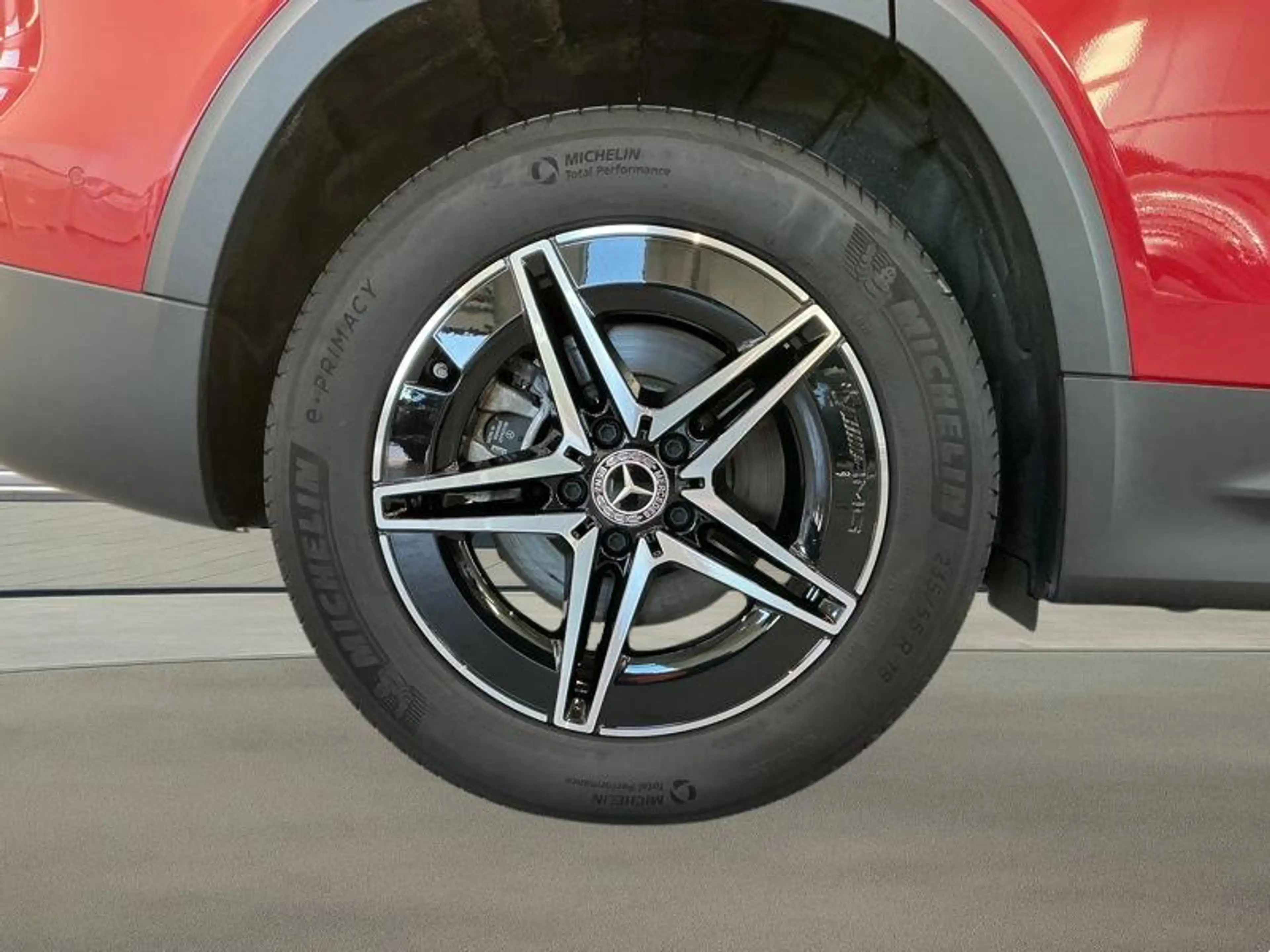 Mercedes-Benz EQB 250 + AMG Pack Night Attelage — photo 8