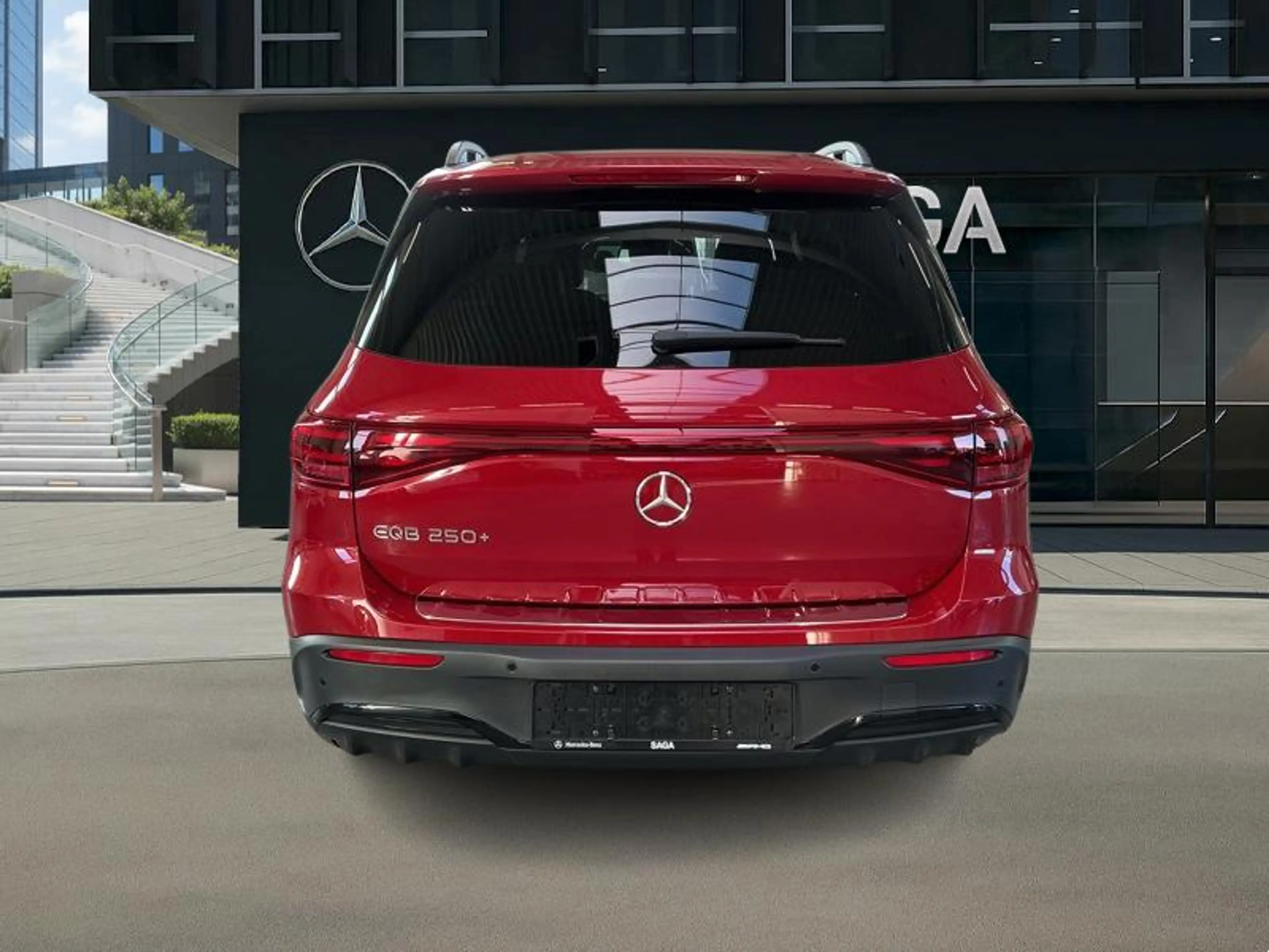 Mercedes-Benz EQB 250 + AMG Pack Night Attelage — photo 7