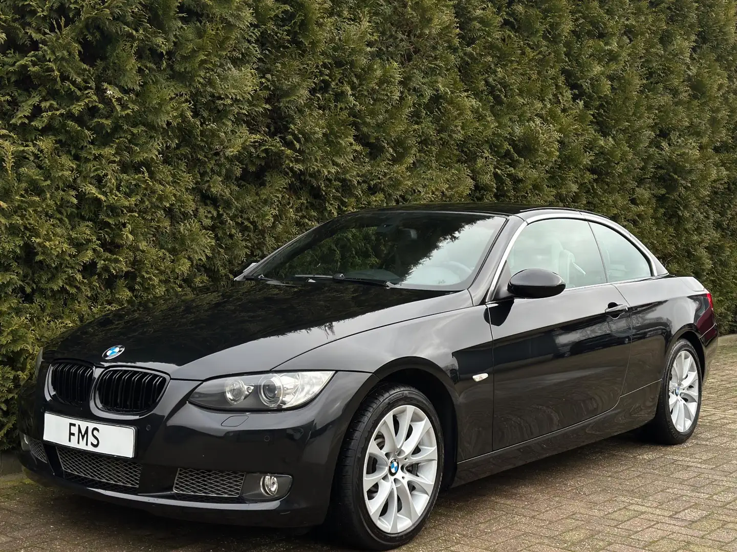 BMW 335 3-serie Cabrio 335i High Executive Navi Youngtimer Zwart - 1