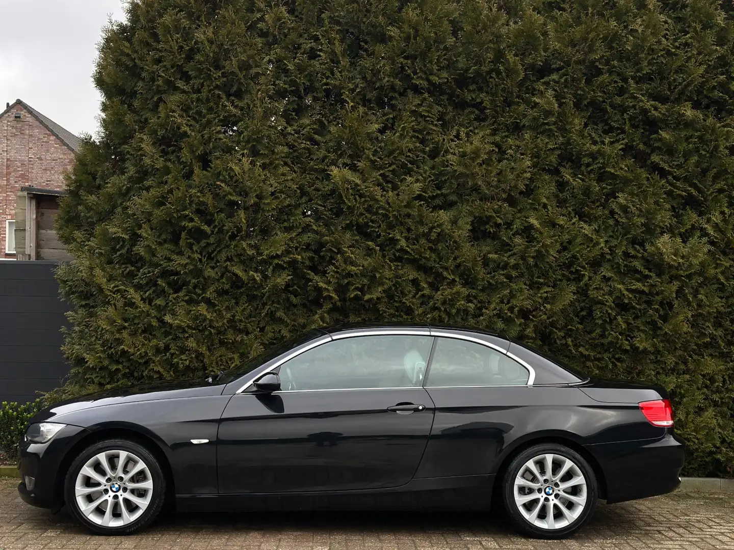 BMW 335 3-serie Cabrio 335i High Executive Navi Youngtimer Zwart - 2