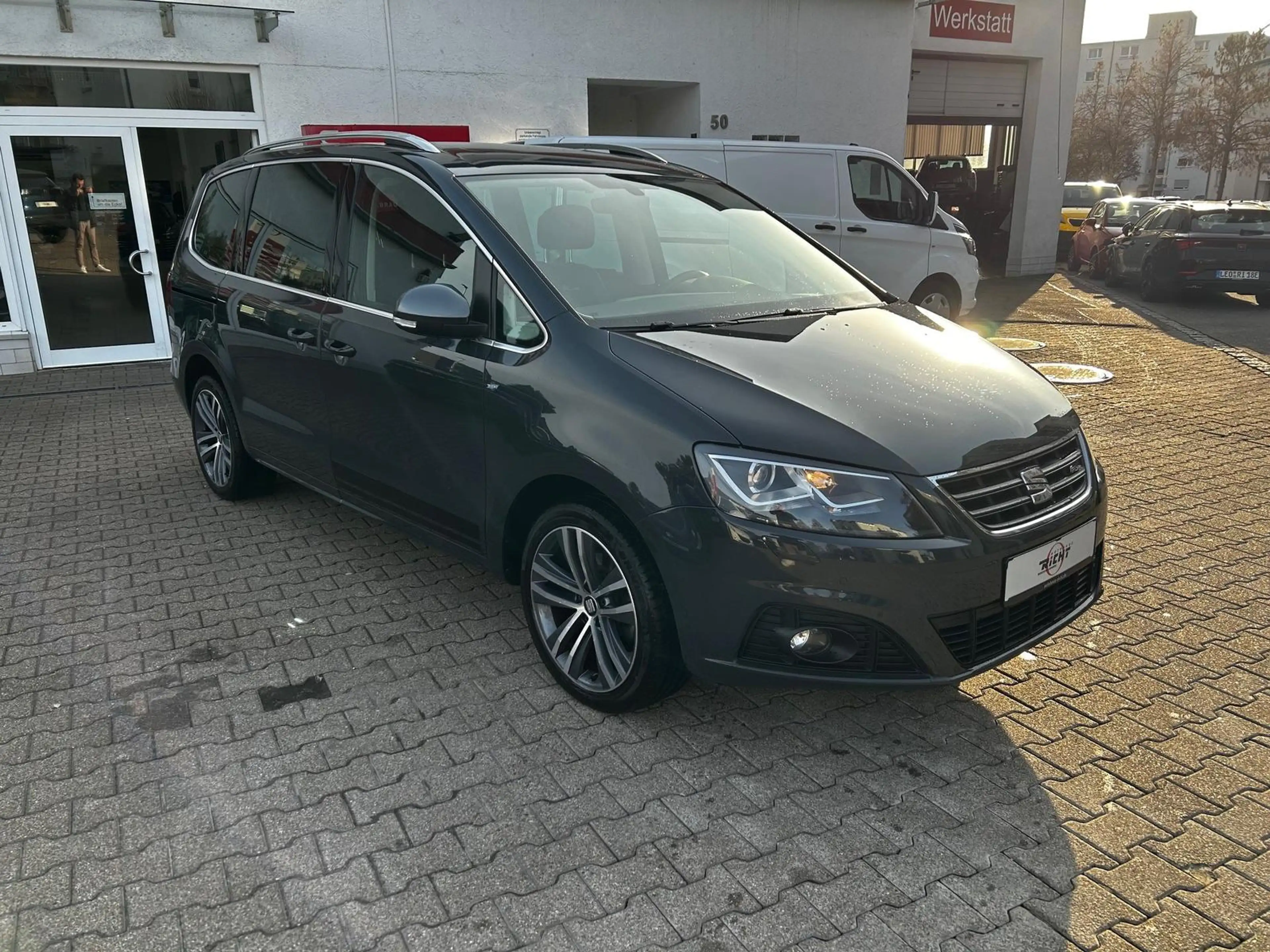 SEAT Alhambra 2.0 TDI FR DSG 4Drive 5-Sitzer AHK Pano DCC — photo 4