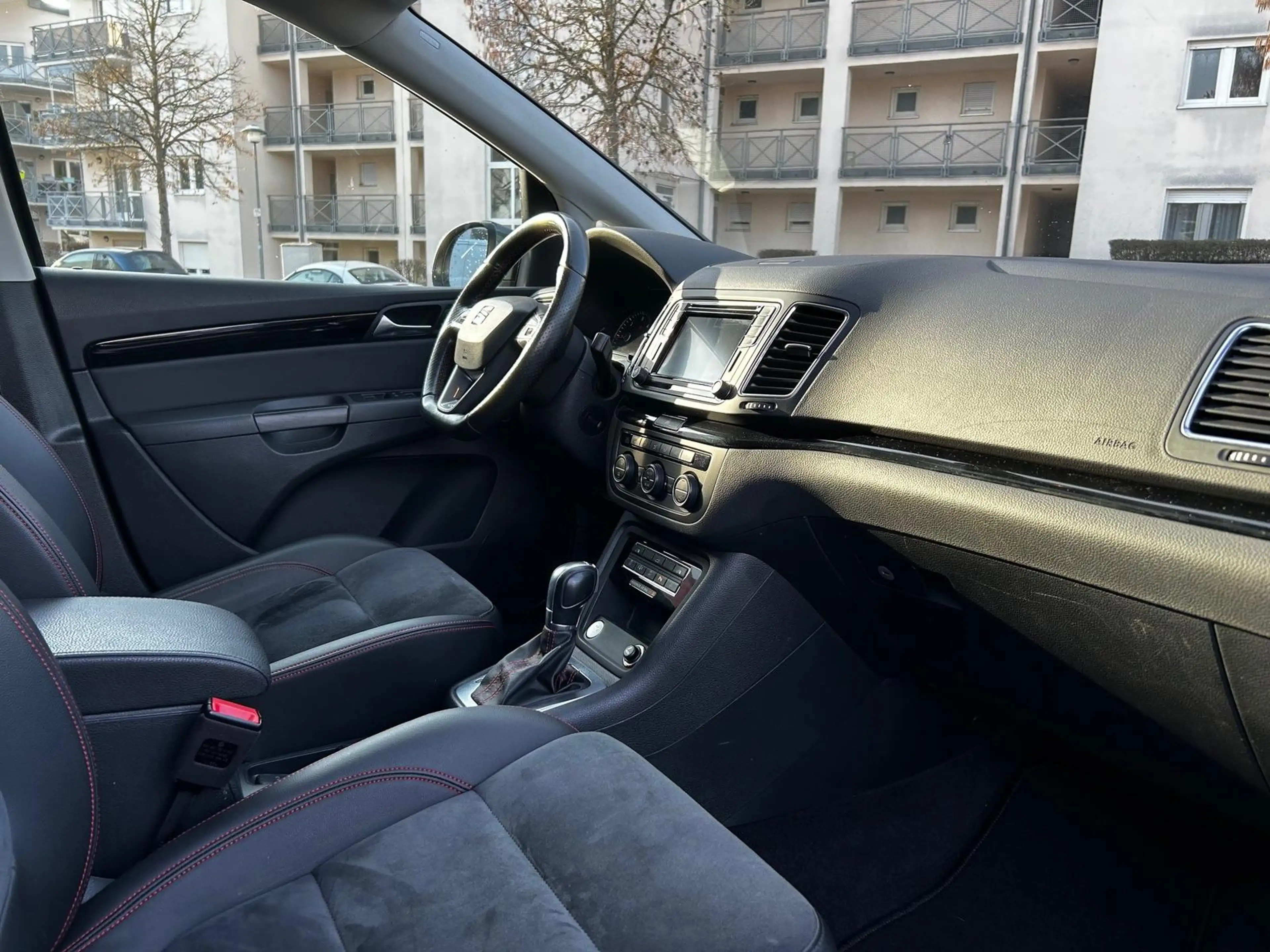 SEAT Alhambra 2.0 TDI FR DSG 4Drive 5-Sitzer AHK Pano DCC — photo 9