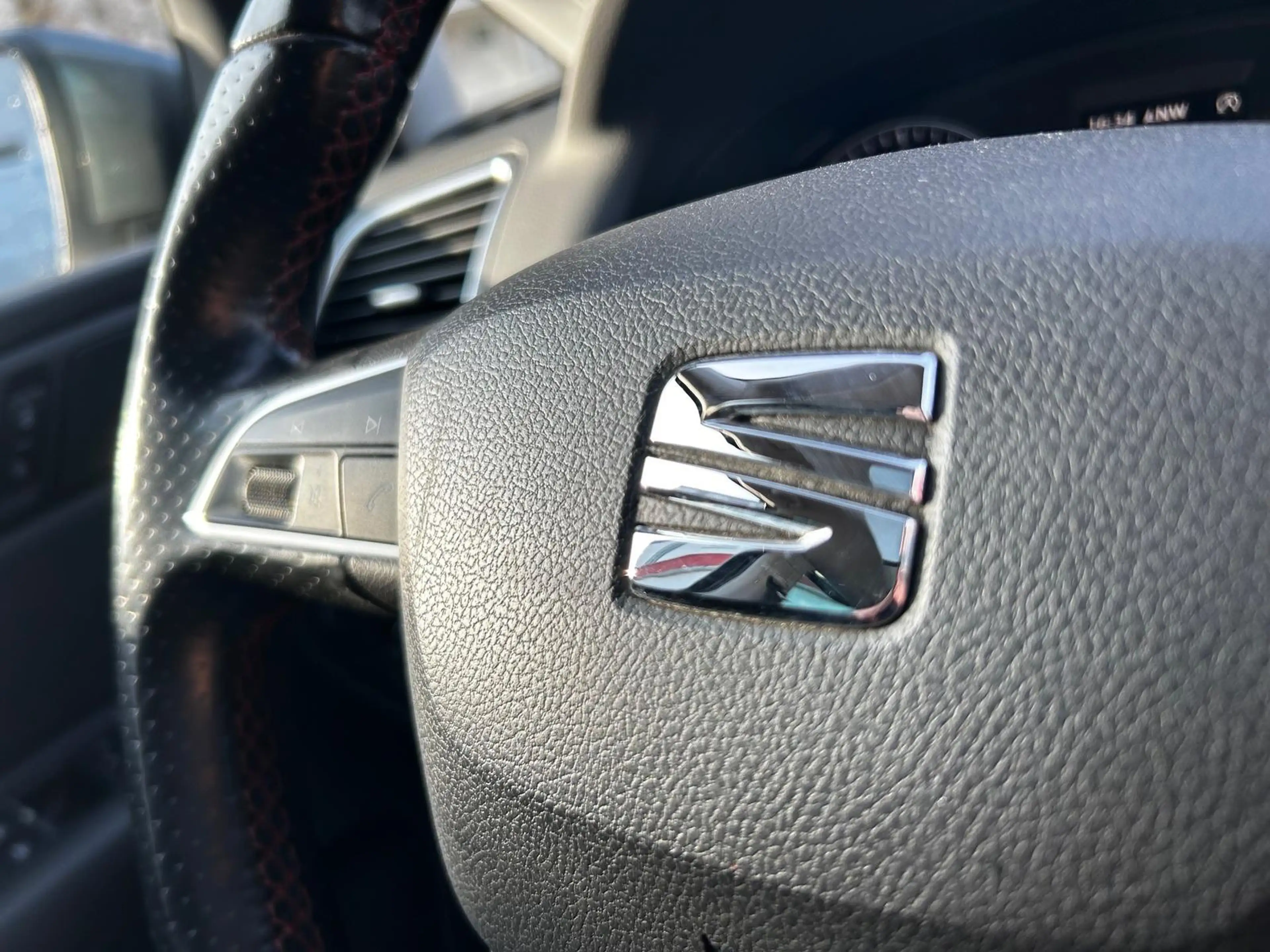 SEAT Alhambra 2.0 TDI FR DSG 4Drive 5-Sitzer AHK Pano DCC — photo 14
