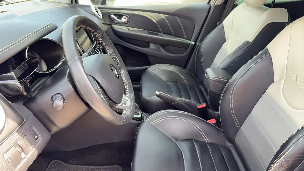 Renault Clio Citadine 3 portes — photo 25