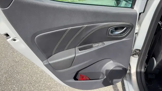 Renault Clio view 9