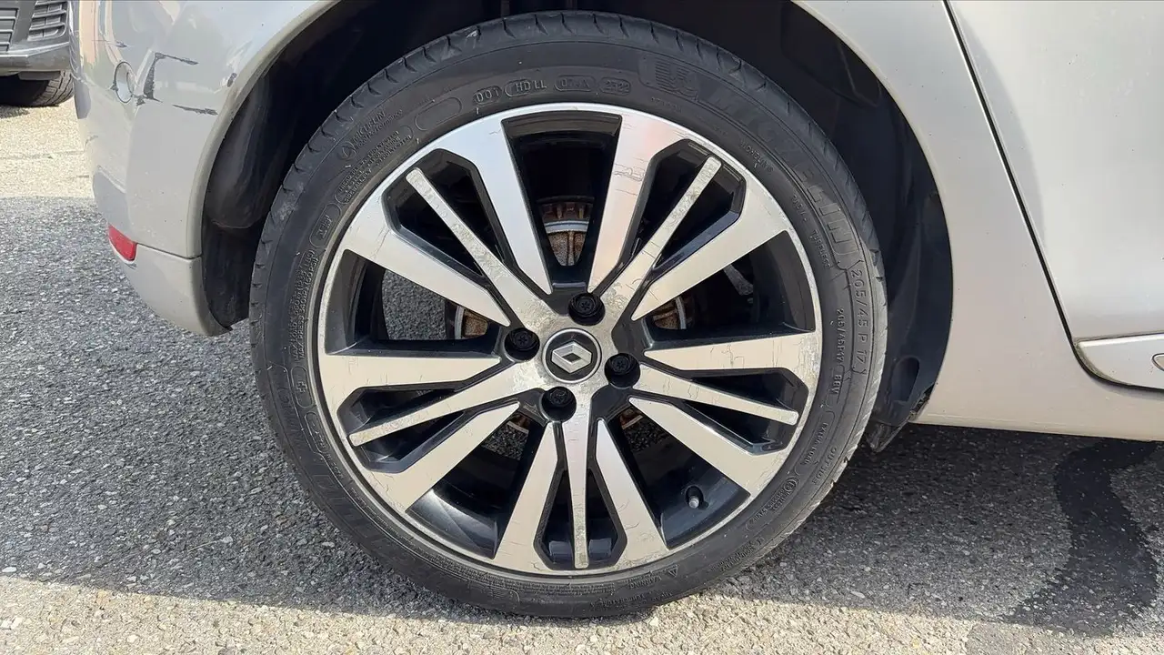 Renault Clio Citadine 3 portes — photo 16