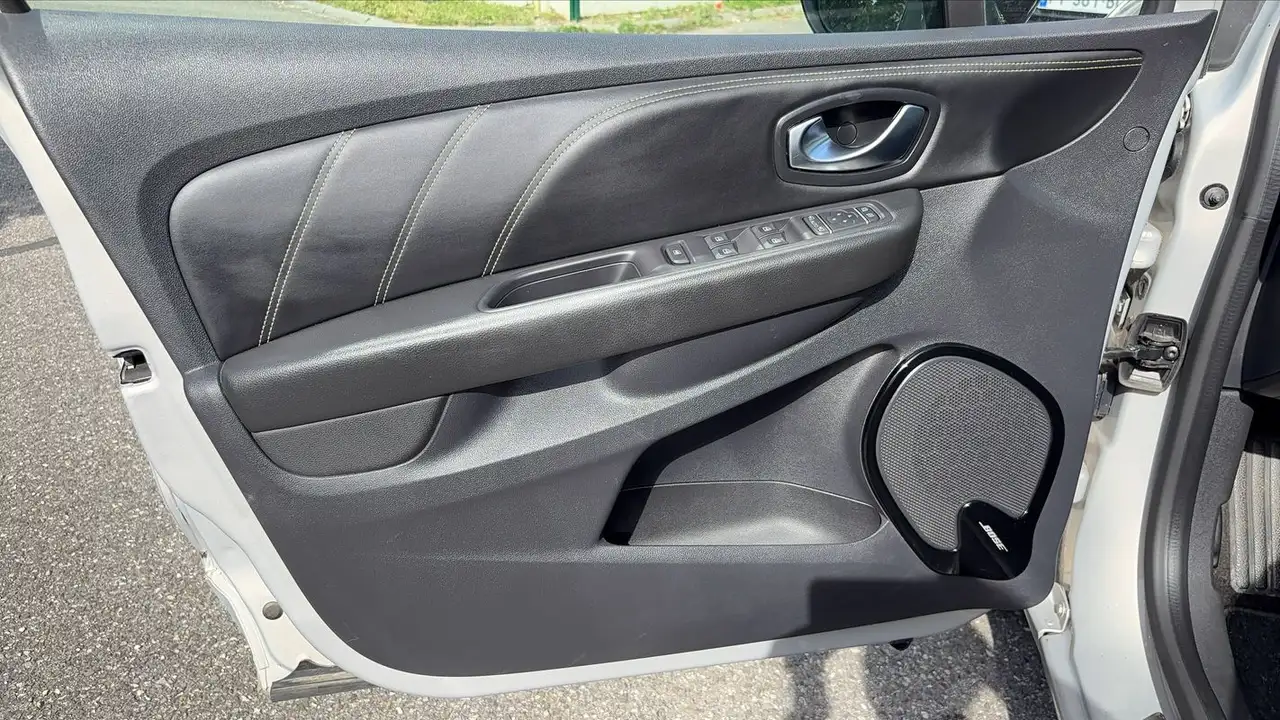 Renault Clio Citadine 3 portes — photo 7