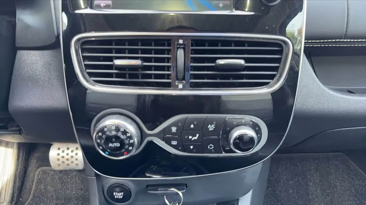 Renault Clio Citadine 3 portes — photo 13