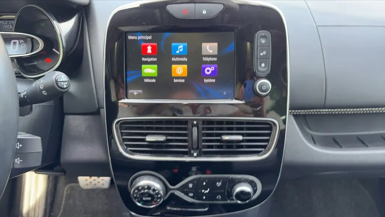 Renault Clio Citadine 3 portes — photo 24