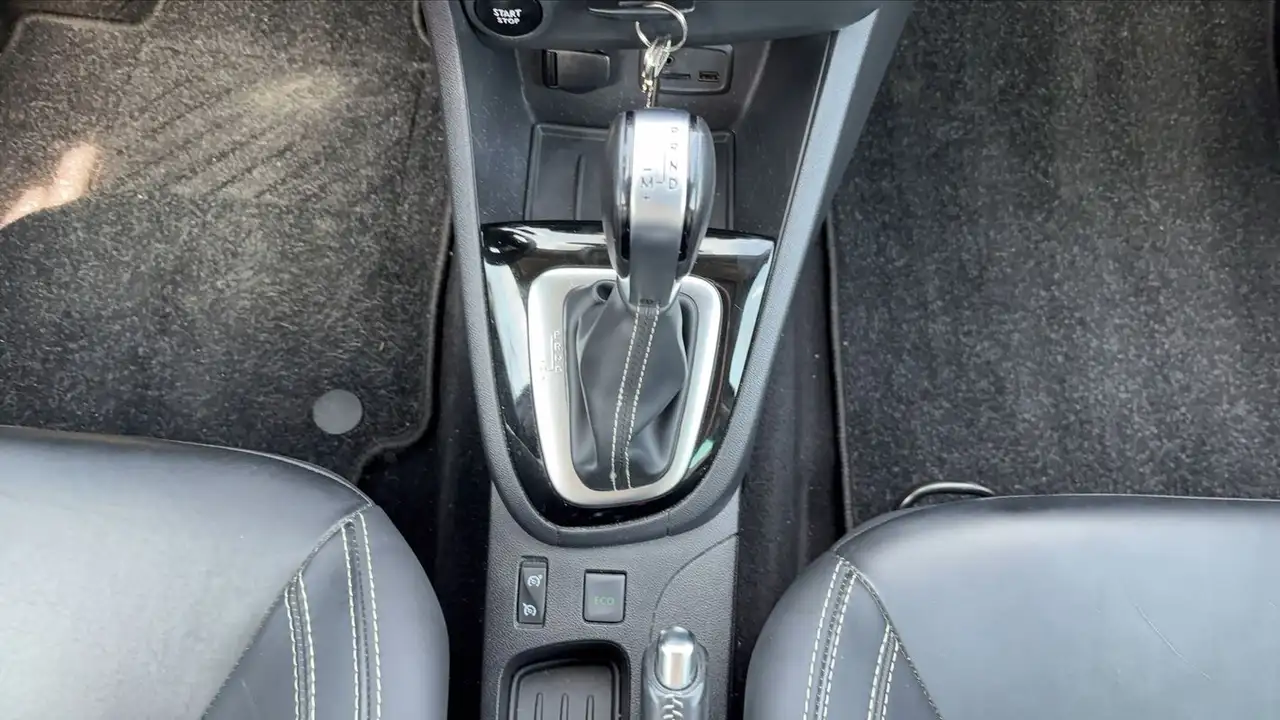Renault Clio Citadine 3 portes — photo 26