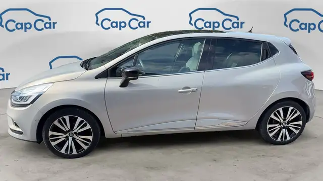 Renault Clio view 2