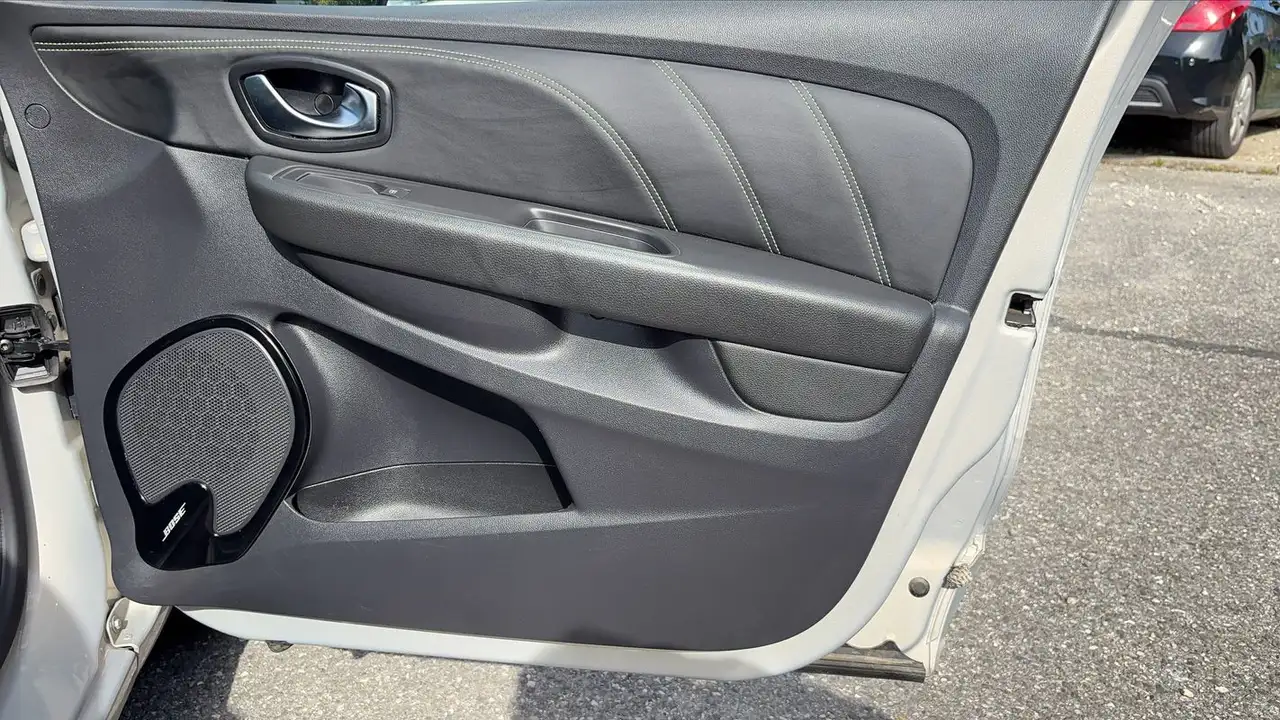 Renault Clio Citadine 3 portes — photo 22