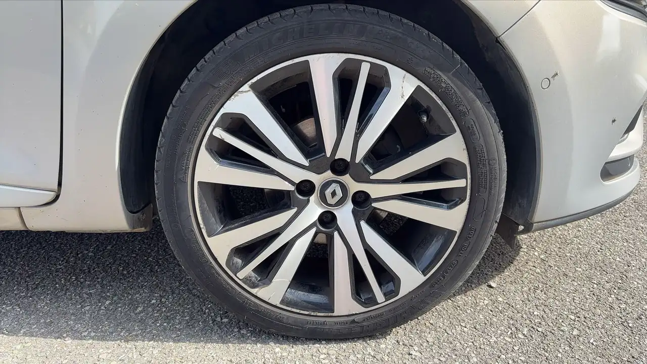 Renault Clio Citadine 3 portes — photo 17