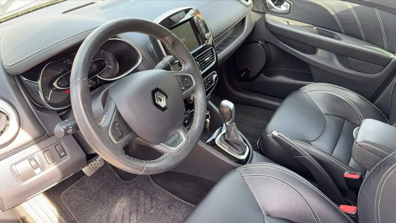 Renault Clio Citadine 3 portes — photo 8
