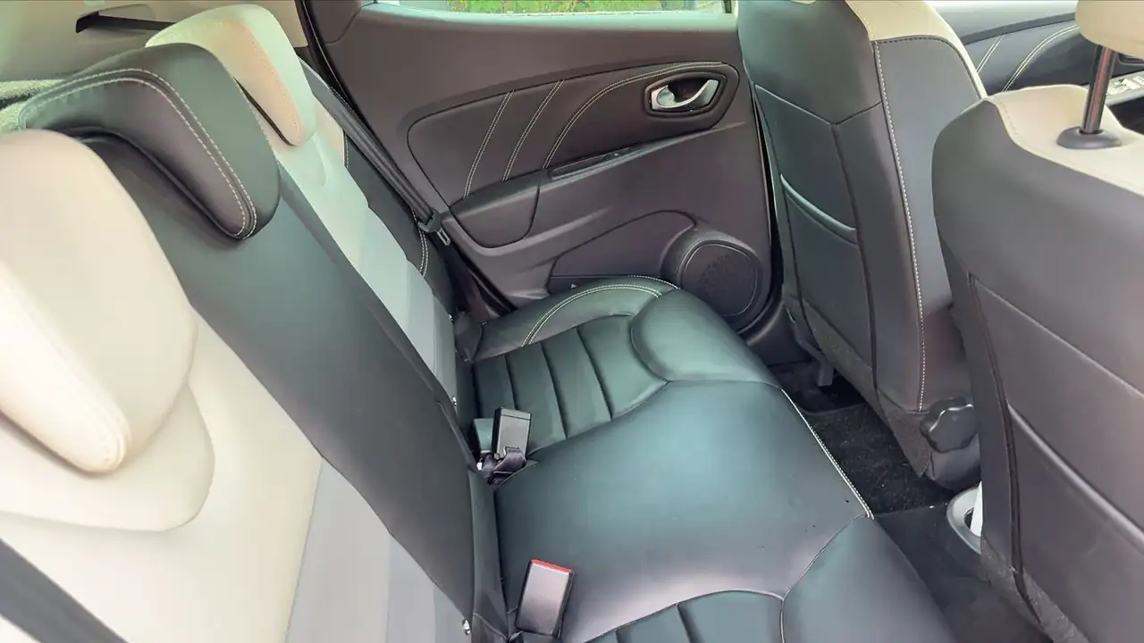 Renault Clio Citadine 3 portes — photo 28