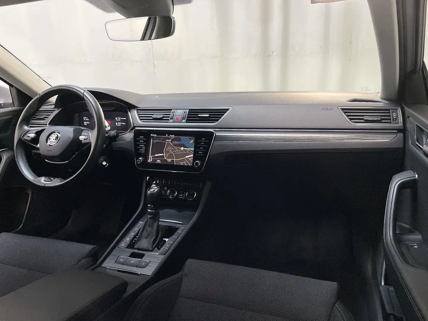 Skoda Superb Combi 1.4 TSI iV Business Edition Plus Virtual Coc Gris - 2