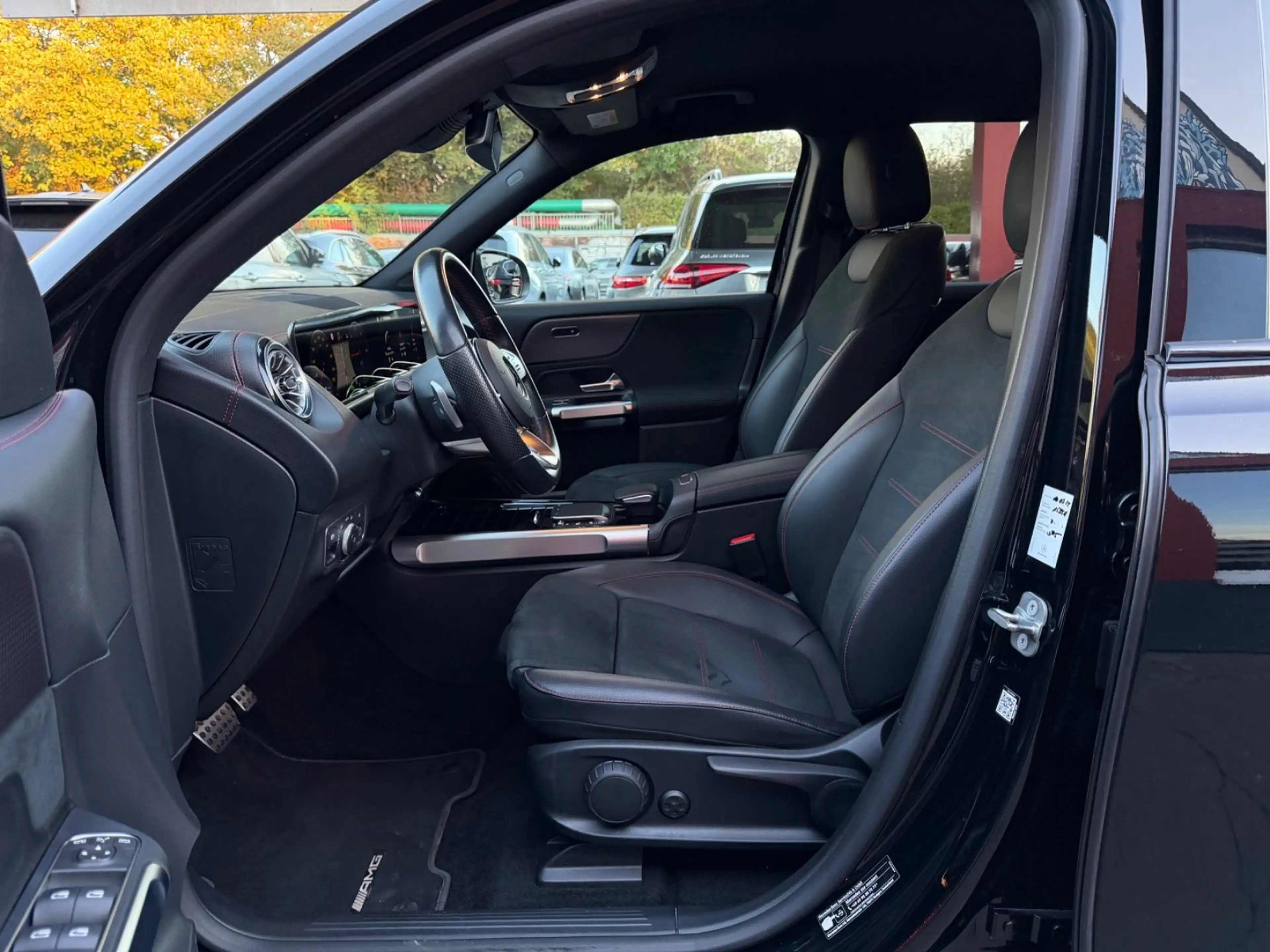 Mercedes-Benz EQB 300 4M AMG-LINE/LED/NAVI/R-KAMERA/NIGHT-PA — photo 11
