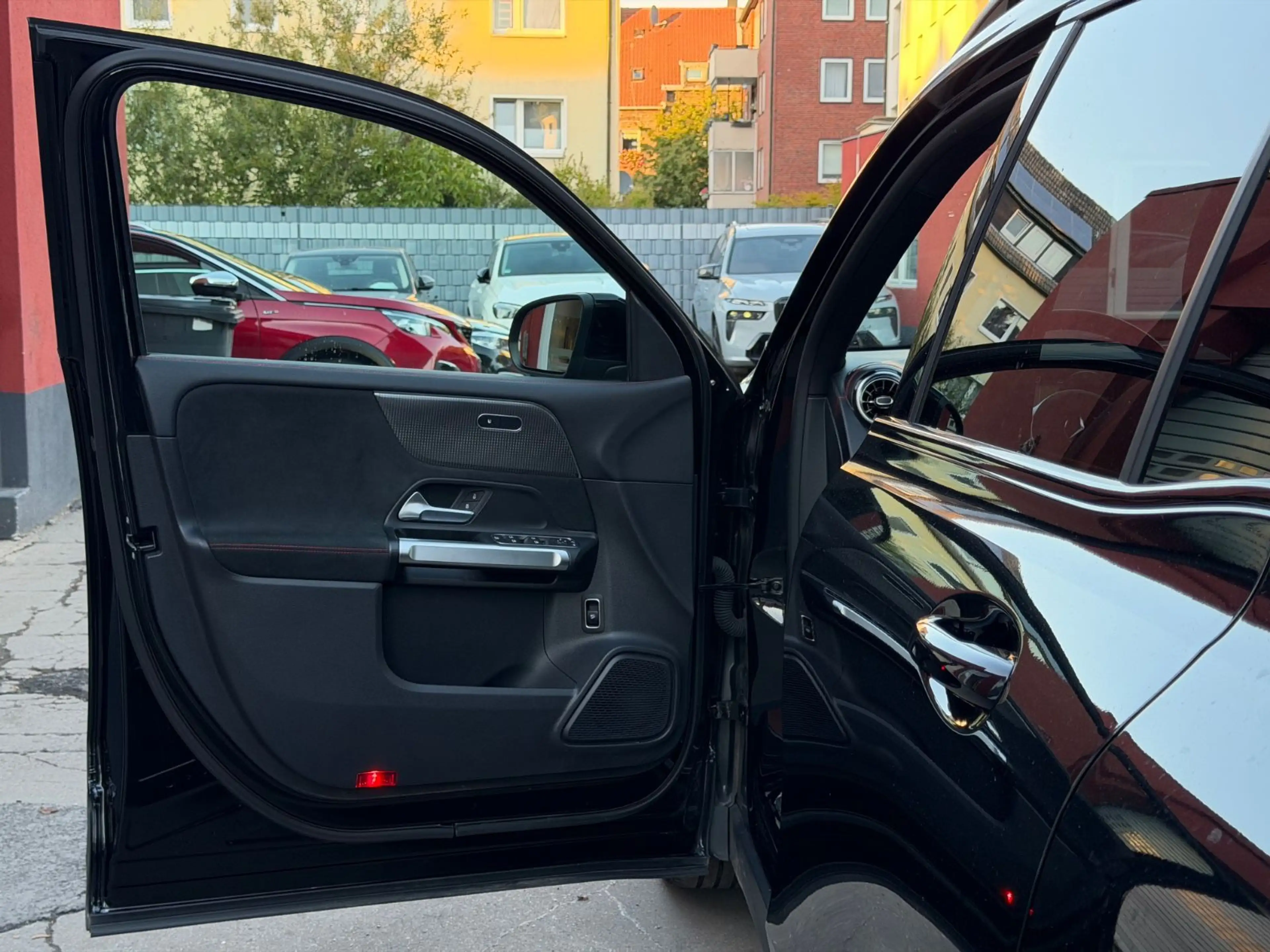 Mercedes-Benz EQB 300 4M AMG-LINE/LED/NAVI/R-KAMERA/NIGHT-PA — photo 8