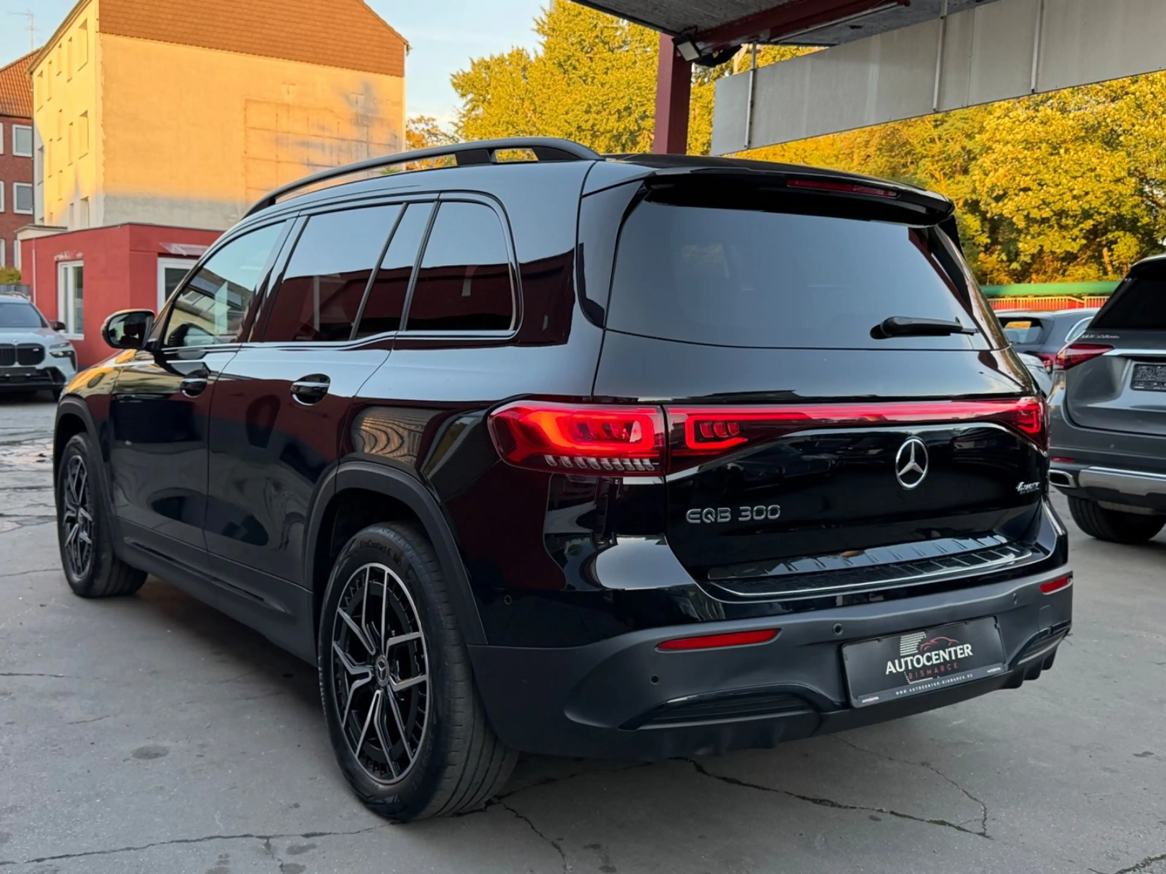 Mercedes-Benz EQB 300 4M AMG-LINE/LED/NAVI/R-KAMERA/NIGHT-PA — photo 7
