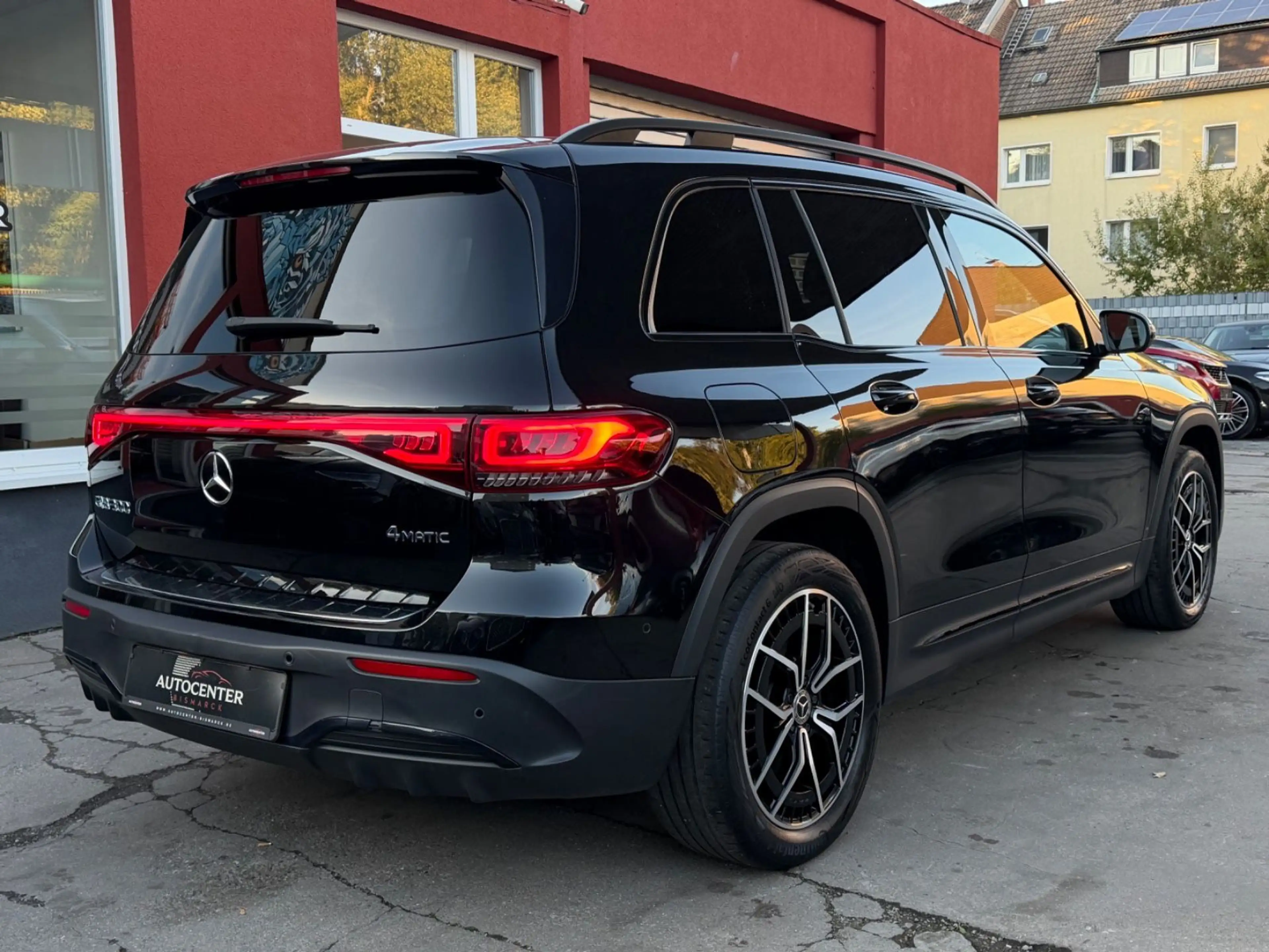 Mercedes-Benz EQB 300 4M AMG-LINE/LED/NAVI/R-KAMERA/NIGHT-PA — photo 5