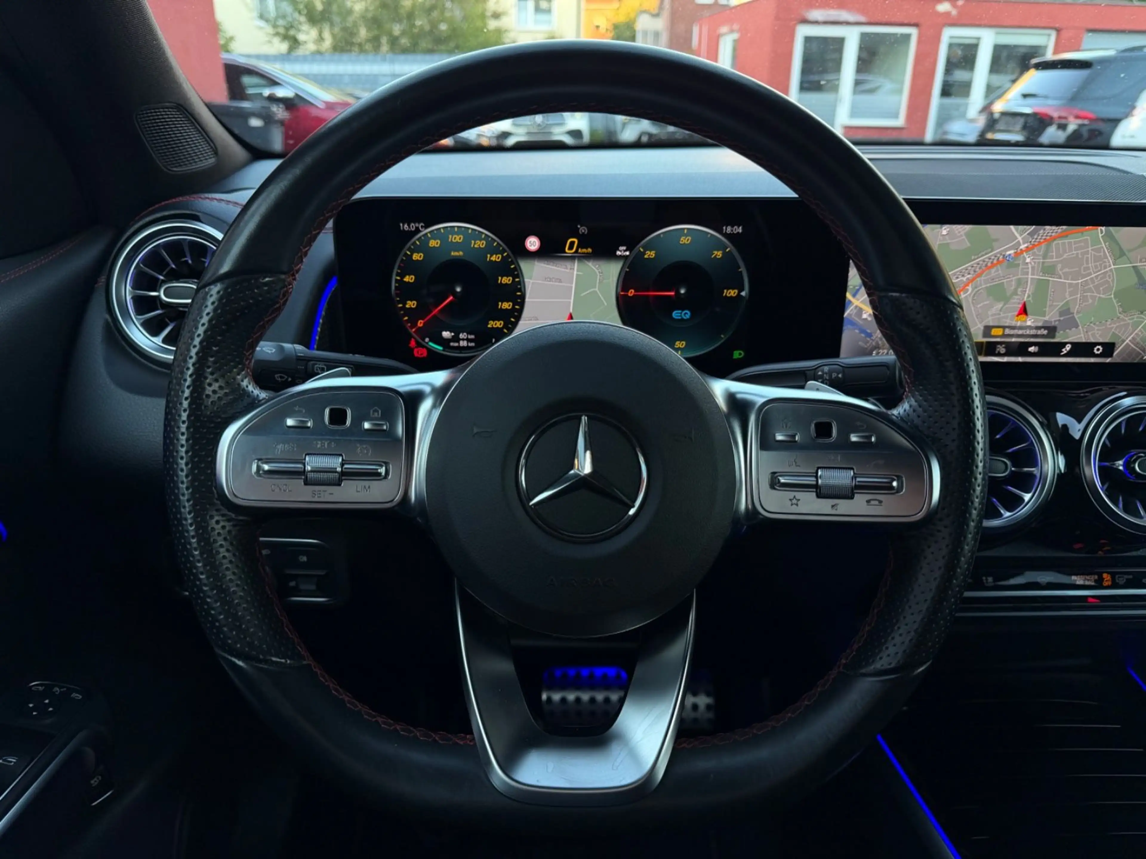 Mercedes-Benz EQB 300 4M AMG-LINE/LED/NAVI/R-KAMERA/NIGHT-PA — photo 12