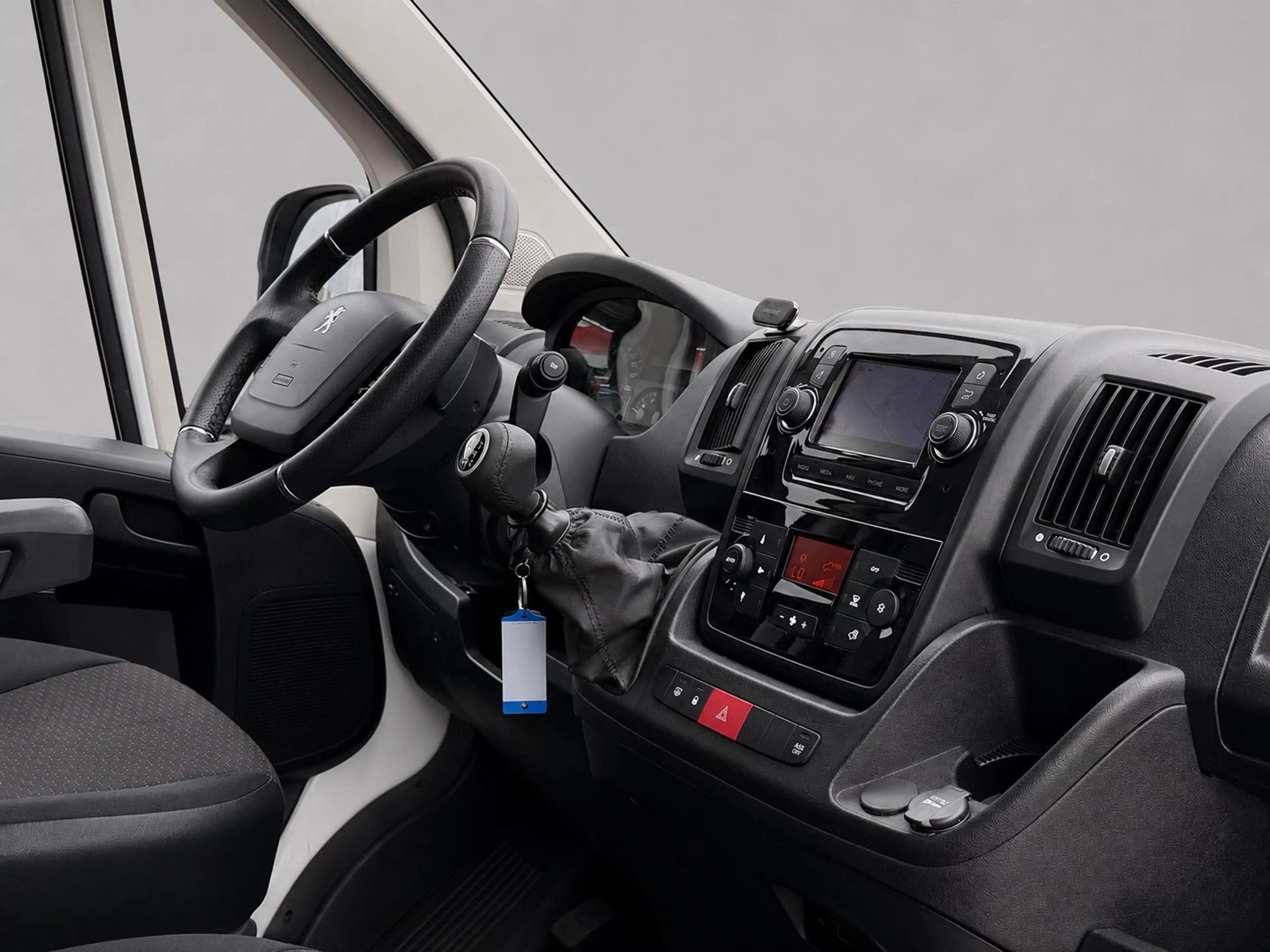 Peugeot Boxer Kasten Hochraum 335 L3H2 Pro BlueHDi 140 S — photo 9