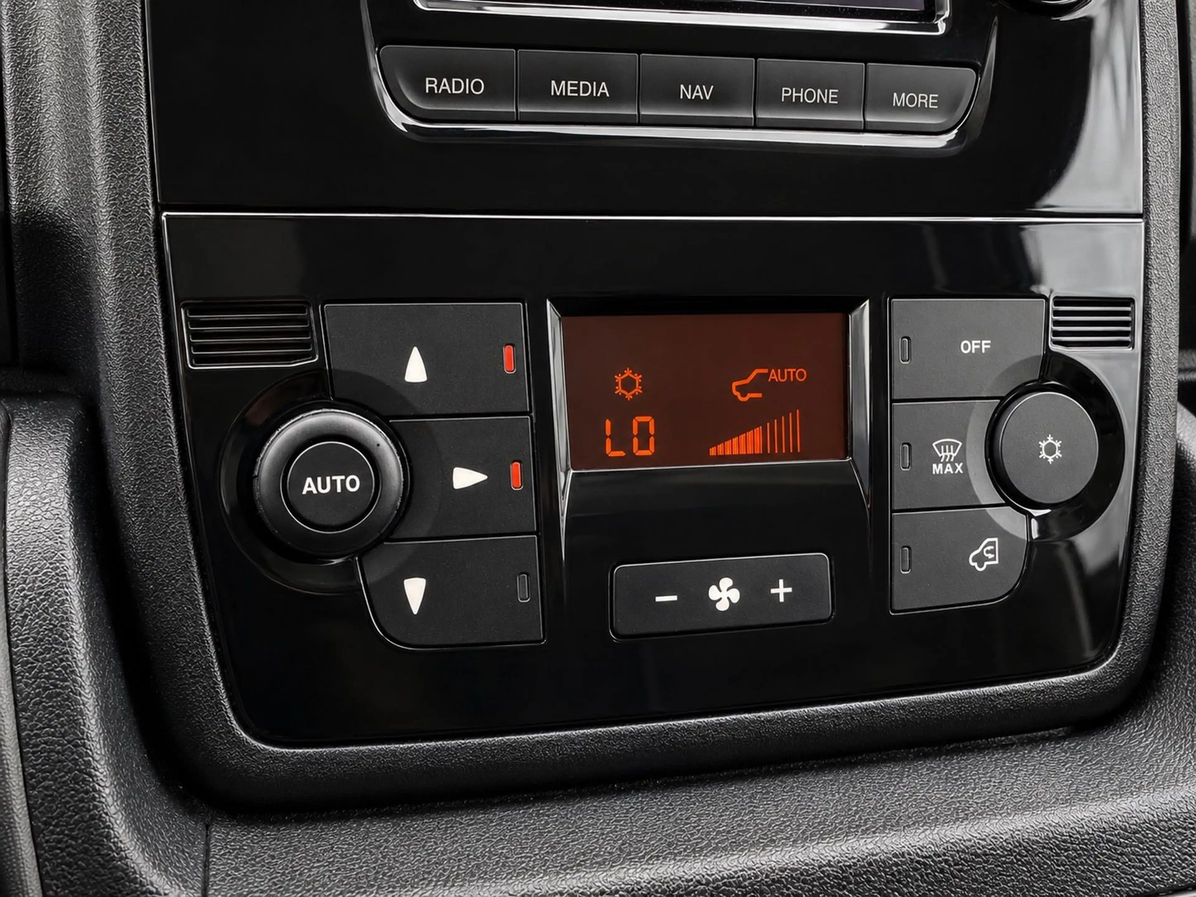 Peugeot Boxer Kasten Hochraum 335 L3H2 Pro BlueHDi 140 S — photo 6