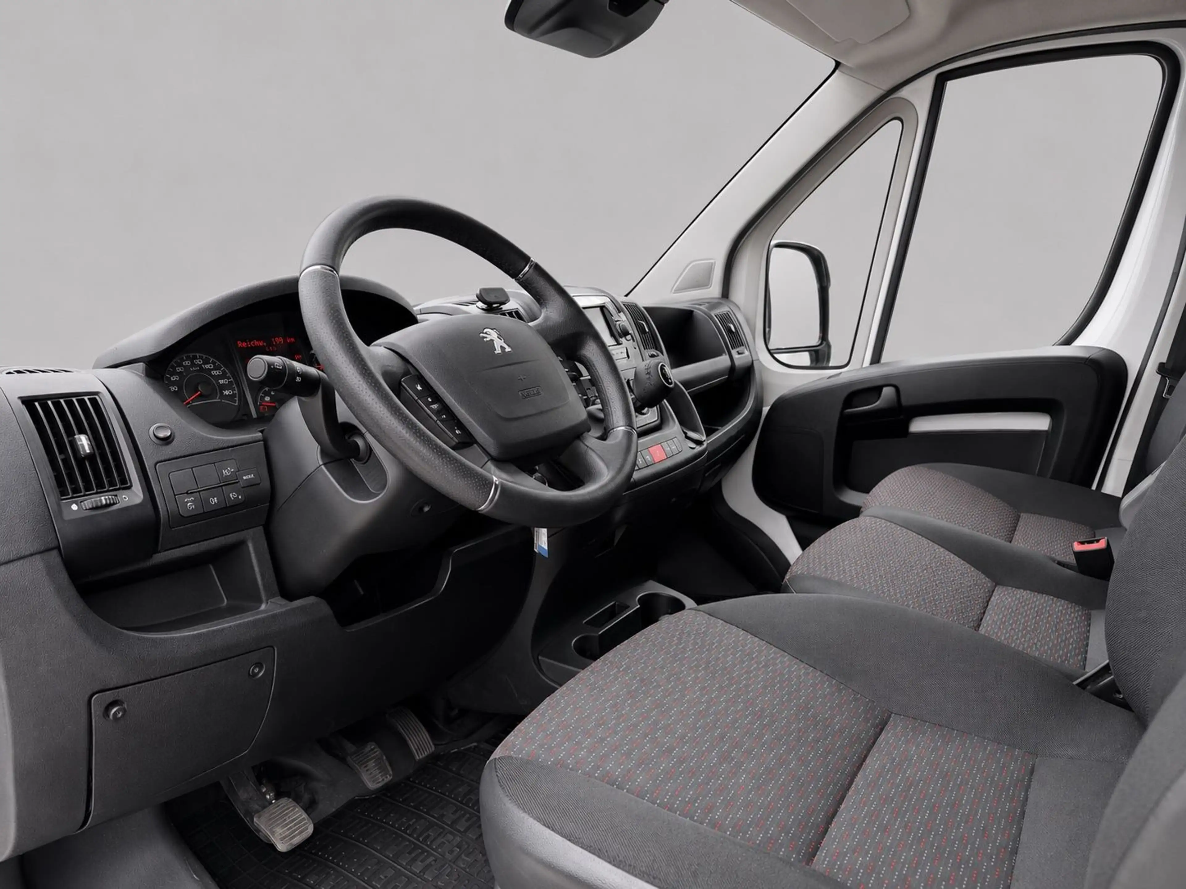 Peugeot Boxer Kasten Hochraum 335 L3H2 Pro BlueHDi 140 S — photo 4