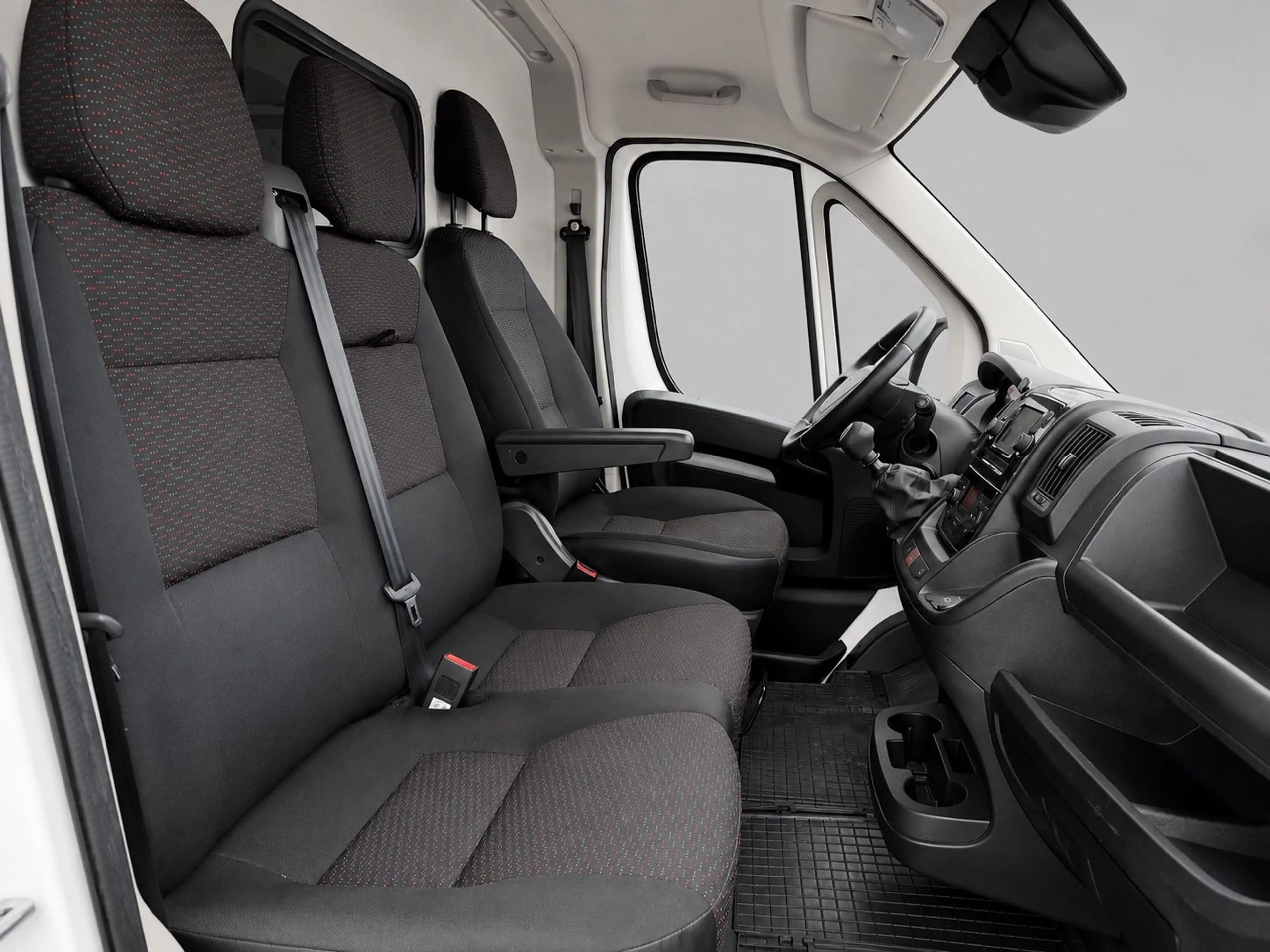 Peugeot Boxer Kasten Hochraum 335 L3H2 Pro BlueHDi 140 S — photo 8