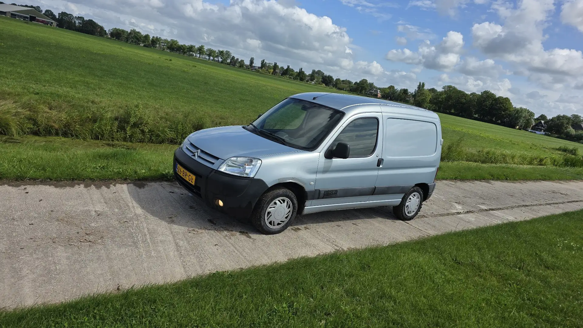 Citroen Berlingo 2.0 HDI nieuwe APK. Серебристый - 1