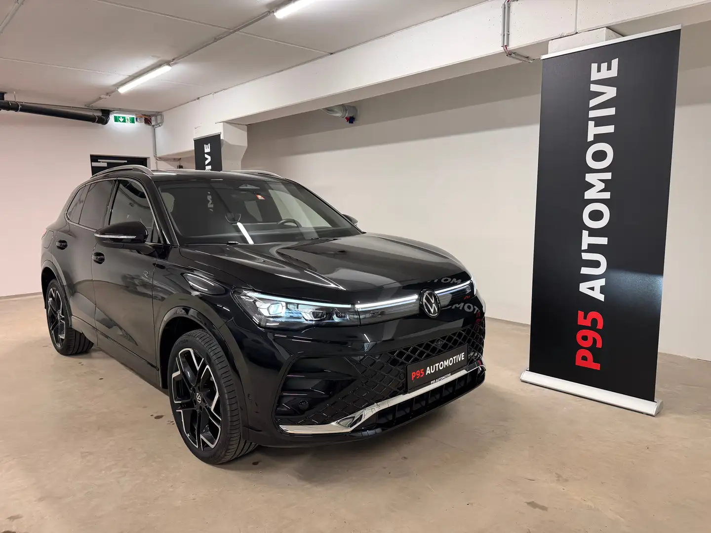Volkswagen Tiguan 2.0 TDI R-Line 4Motion, Werksgarantie bis 03/2030 Schwarz - 1